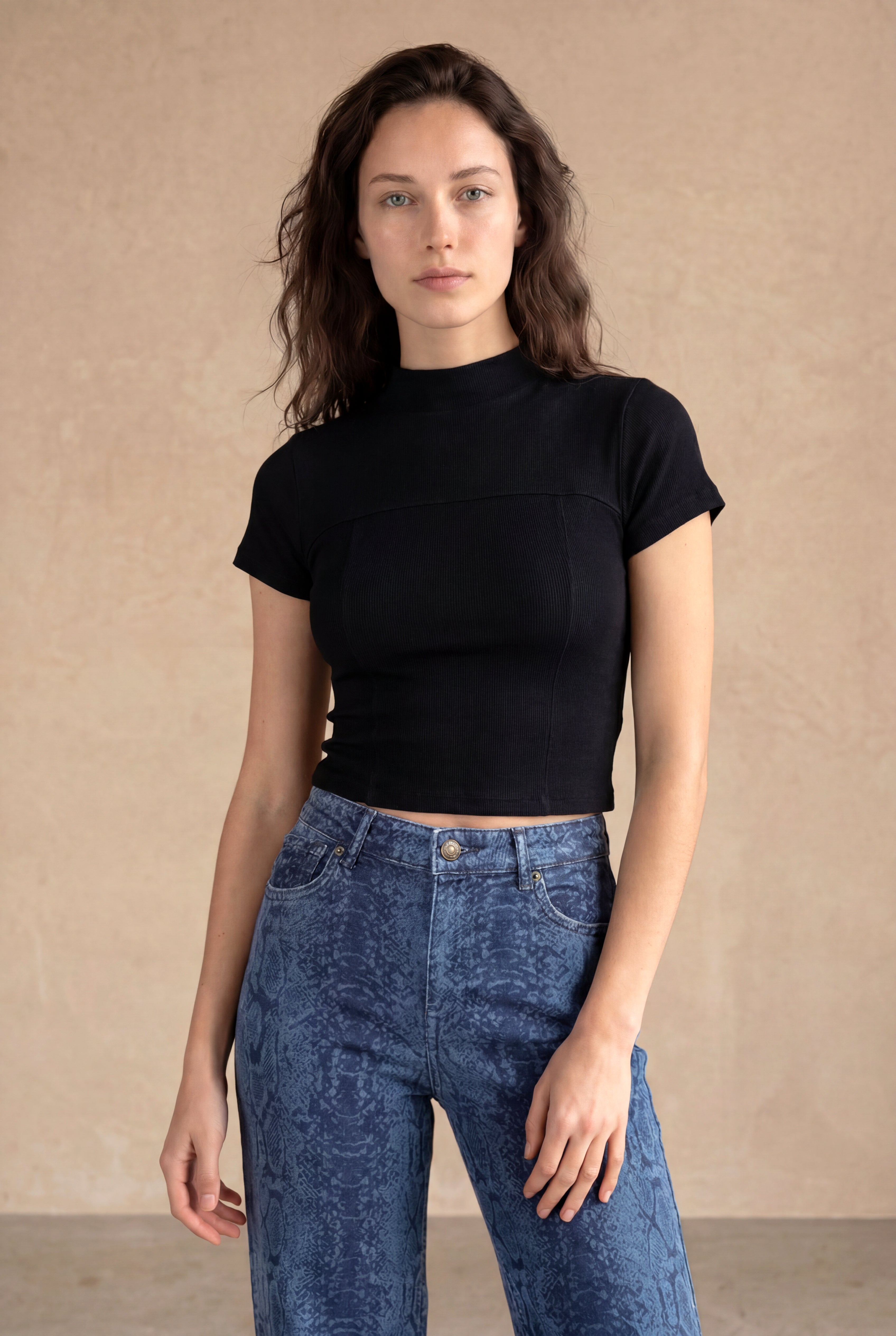 Kadın Regular Fit V-Yaka Pamuk / Elastan Kısa Kol Siyah Düğüm Detaylı T-Shirt SESSA - Top - Westmark London EU(TR) Store Organik Pamuklu Sürdürülebilir Moda