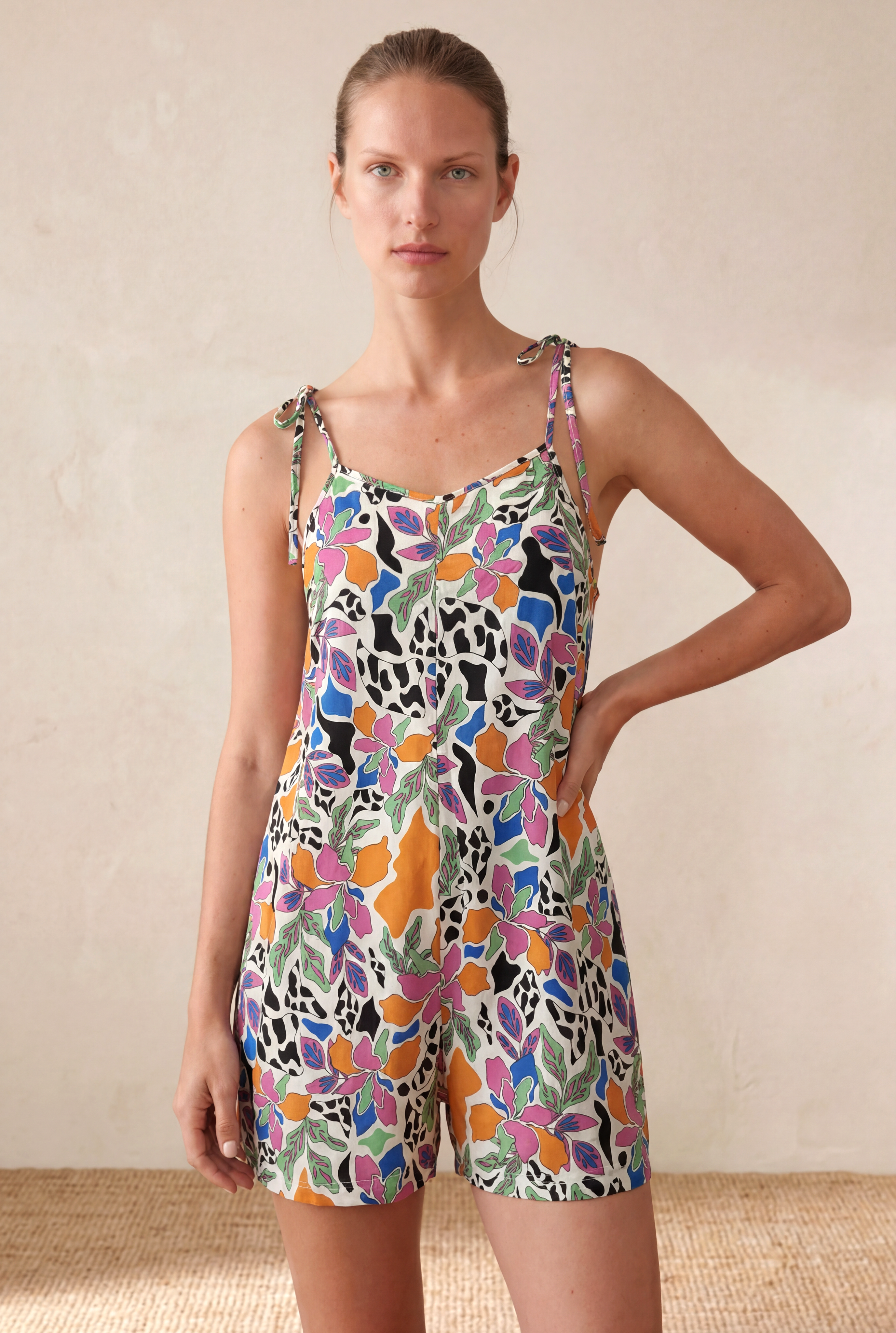 Kadın Rahat Kesim V- Yaka Bağlamalı Askılı Çok Renkli İnterlok Şort Tulum HELOISA - Dress - Westmark London EU(TR) Store Organik Pamuklu Sürdürülebilir Moda