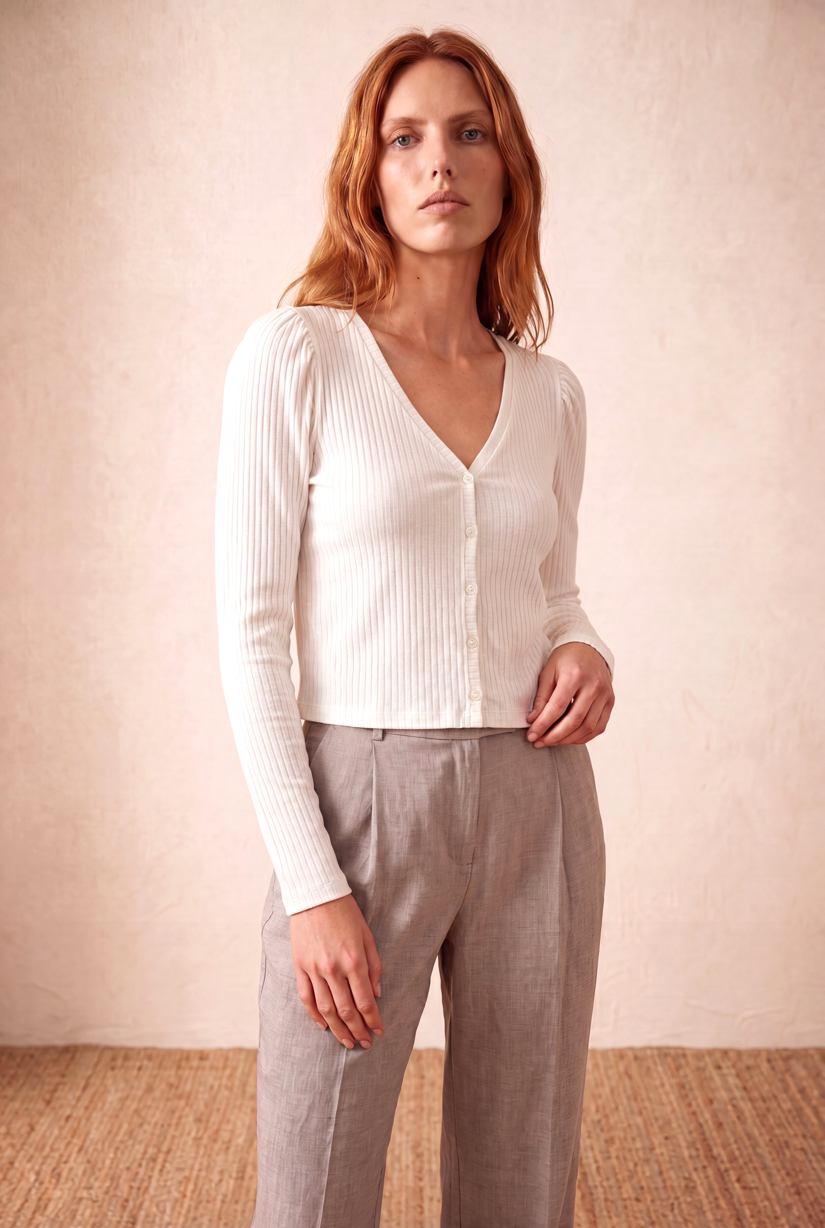 Kadın Beyaz Fitilli Kaşkorse Regular Fit V Yaka Uzun Kollu Düğmeli Crop Bluz KYARA