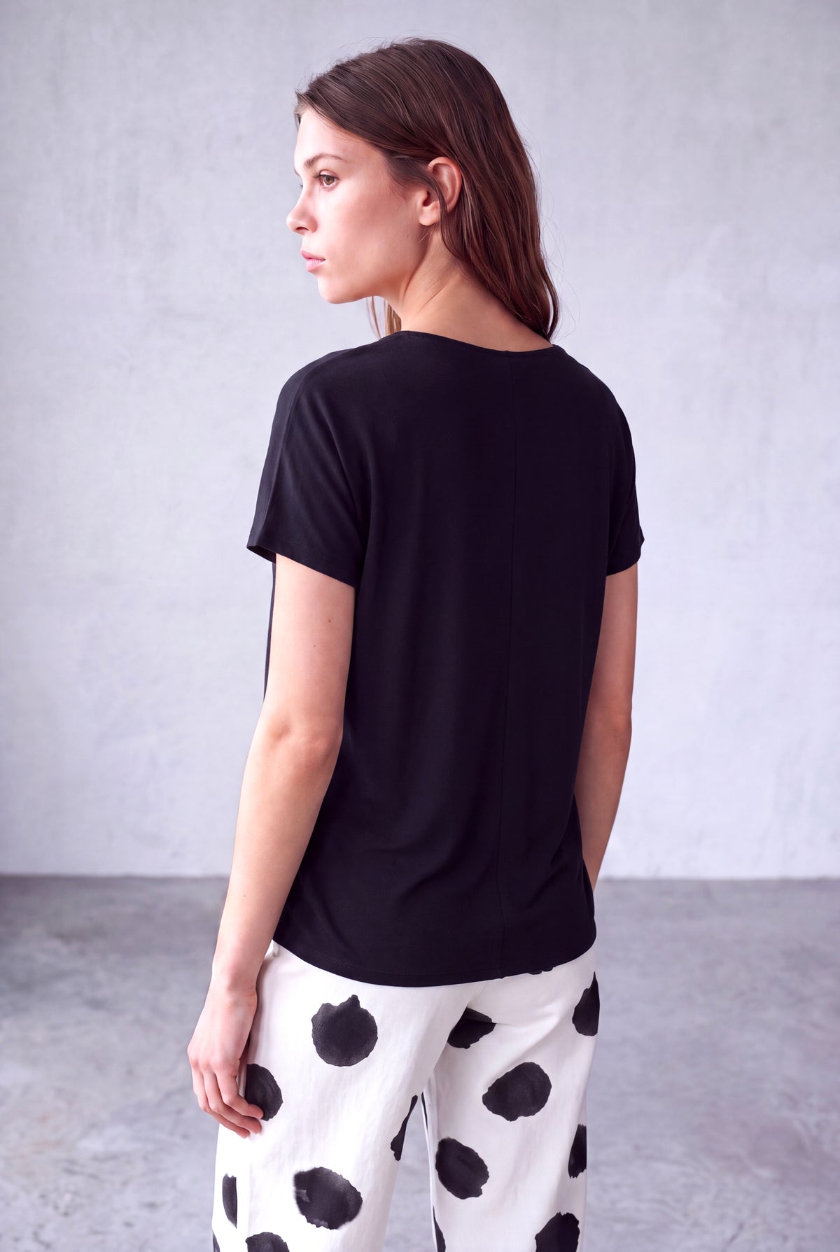 Siyah Kadın Siyah Dokulu V Yaka Kısa Kol Etek Ucu Büzgülü Bluz BETHANY - Top - Westmark London EU(TR) Store Organik Pamuklu Sürdürülebilir Moda