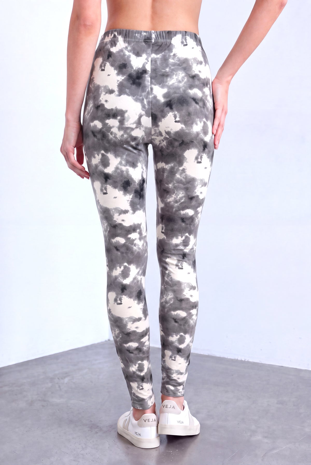 Siyah/Beyaz Kadın Siyah/Beyaz Pamuklu Yüksek Bel Batik Desenli Tayt MAYA - Leggings - Westmark London EU(TR) Store Organik Pamuklu Sürdürülebilir Moda