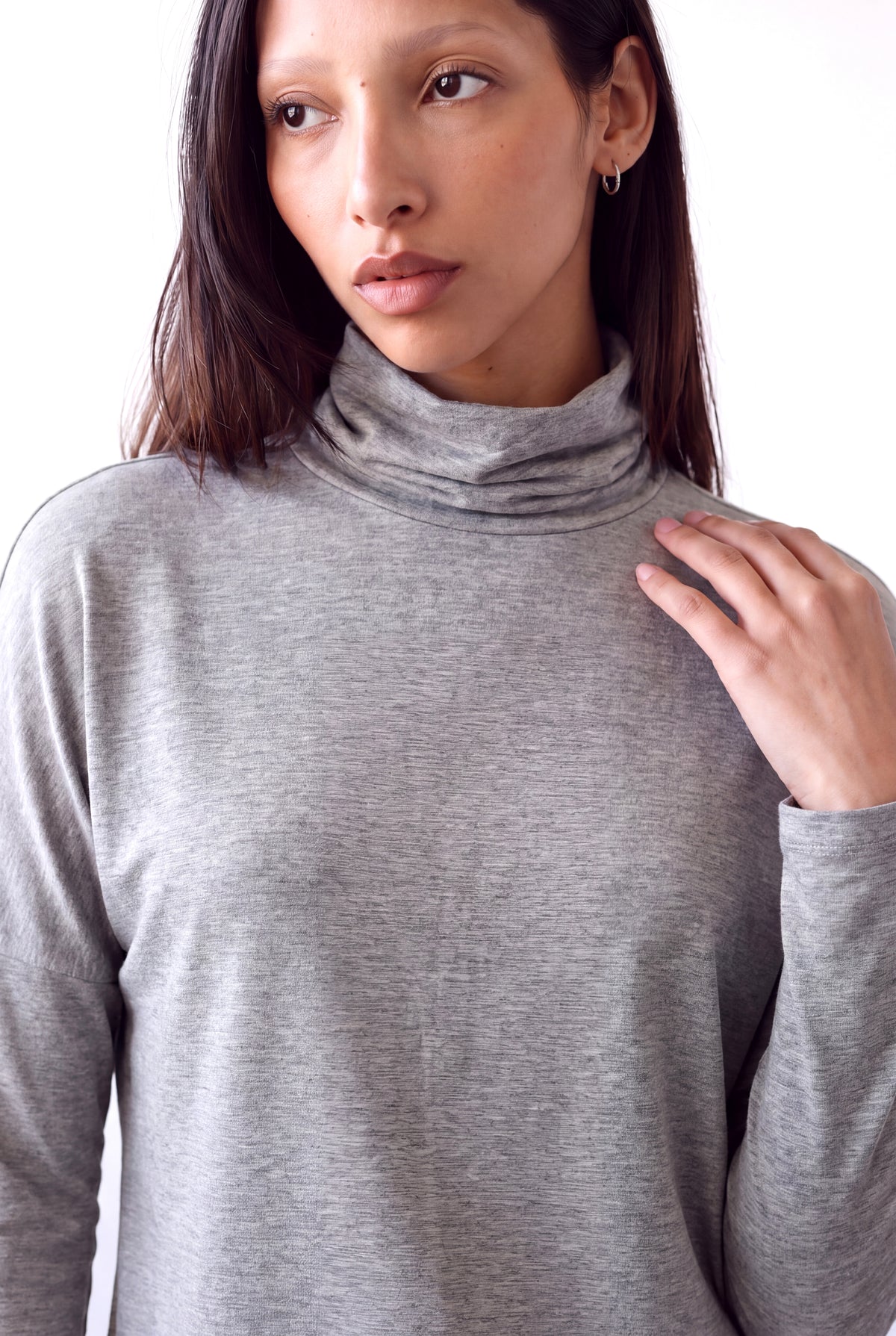 Gri Melanj Kadın Gri Melanj Viskon Karışımlı Dökümlü Balıkçı Yaka Uzun Kollu Düşük Omuzlu Bluz MOYA - Top - Westmark London EU(TR) Store Organik Pamuklu Sürdürülebilir Moda