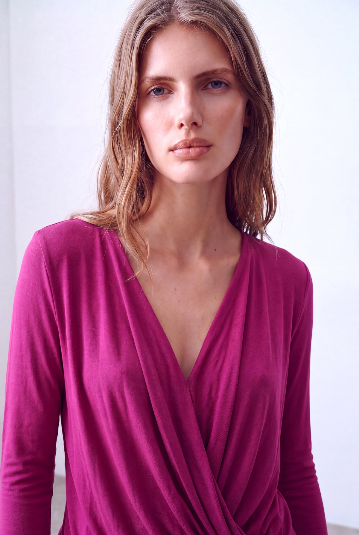Fuşya Kadın Fuşya Viskon Karışımlı V Yaka Uzun Kollu Önü Dökümlü Büzgülü Bluz HARLOW - Top - Westmark London EU(TR) Store Organik Pamuklu Sürdürülebilir Moda