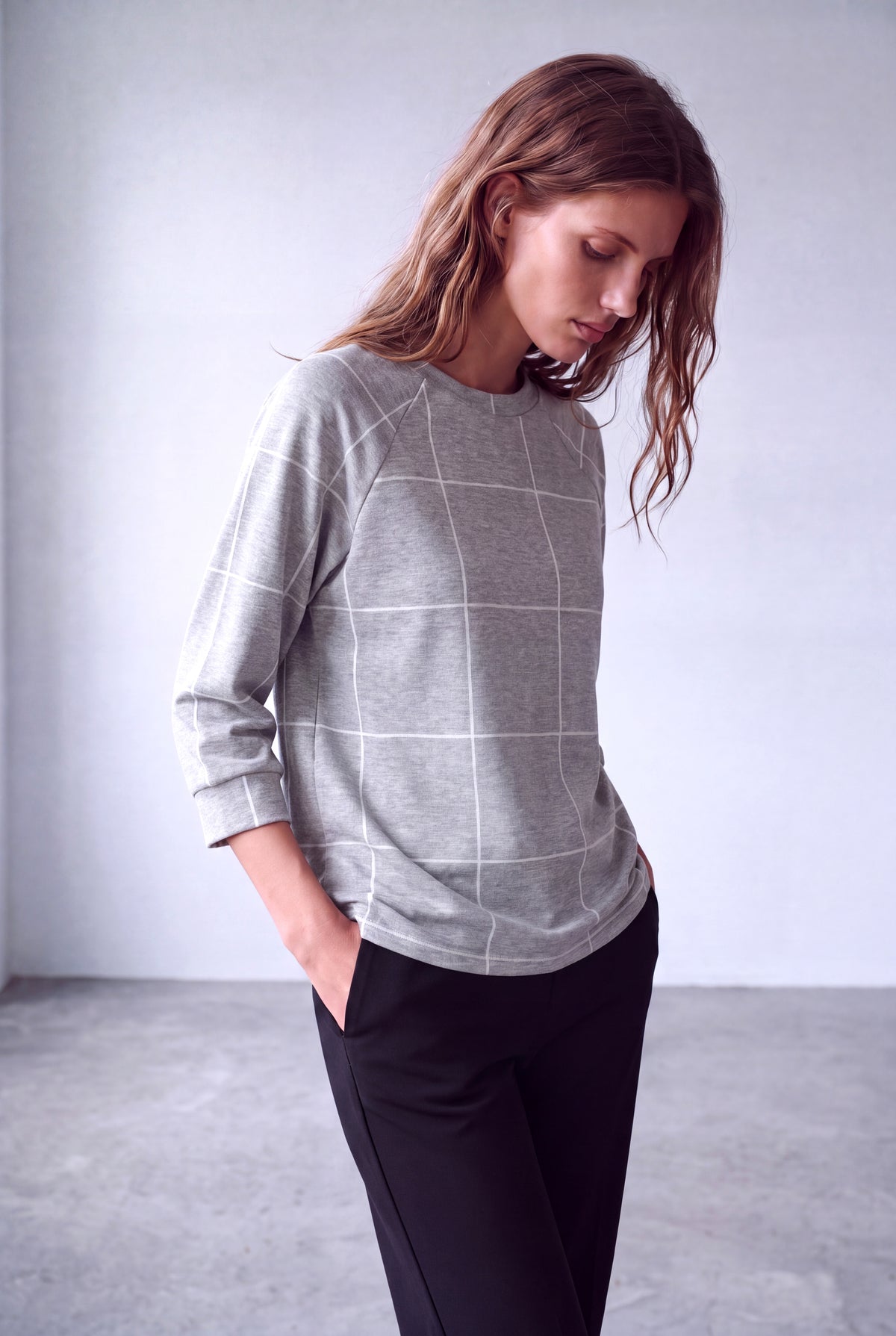 Açık Gri Melanj Kadın Açık Gri Melanj İnterlok Bisiklet Yaka 3/4 Kol Kare Desenli Bluz RILEY - Top - Westmark London EU(TR) Store Organik Pamuklu Sürdürülebilir Moda