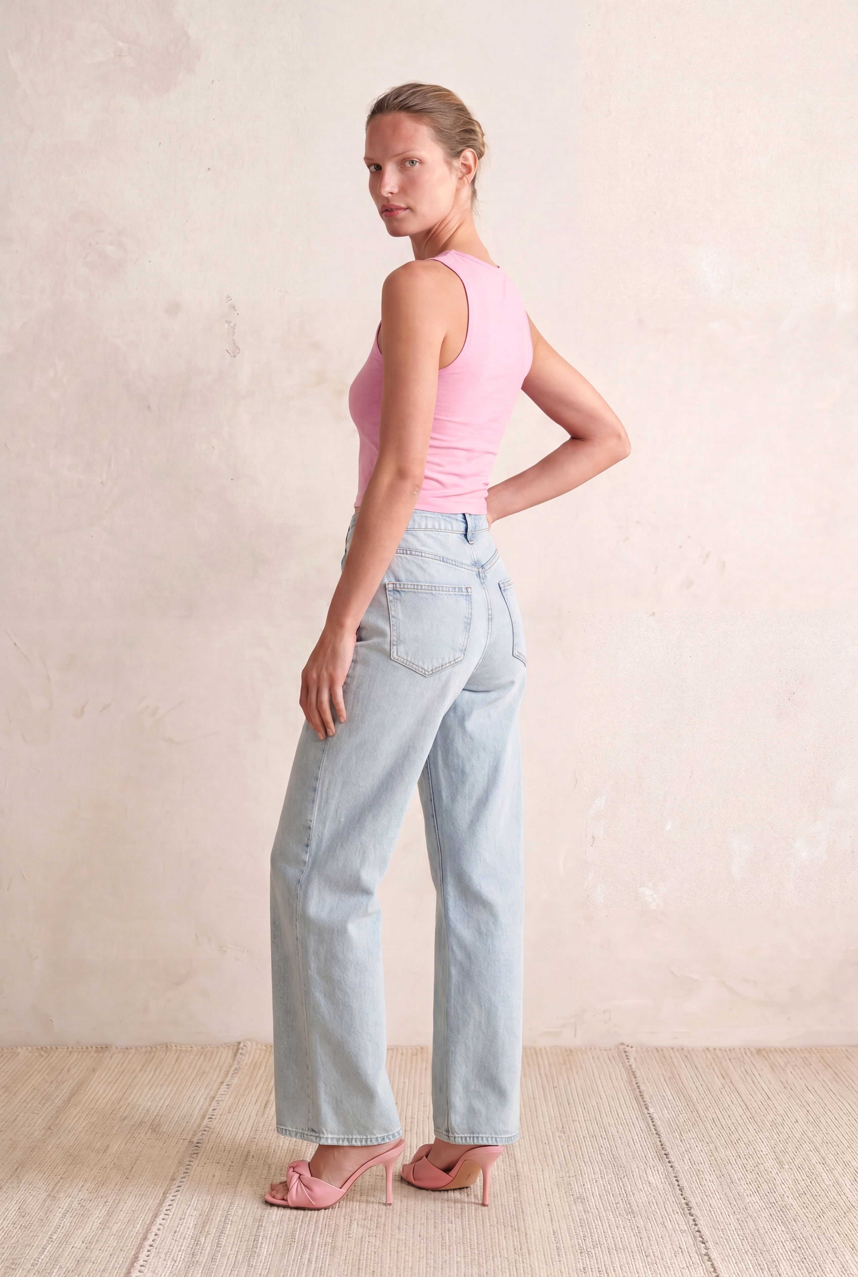 Kadın Pembe %95 Pamuk / %5 Elastan Slimt Fit Bisiklet Yaka Kolsuz Düğümlü Crop Bluz TAIS
