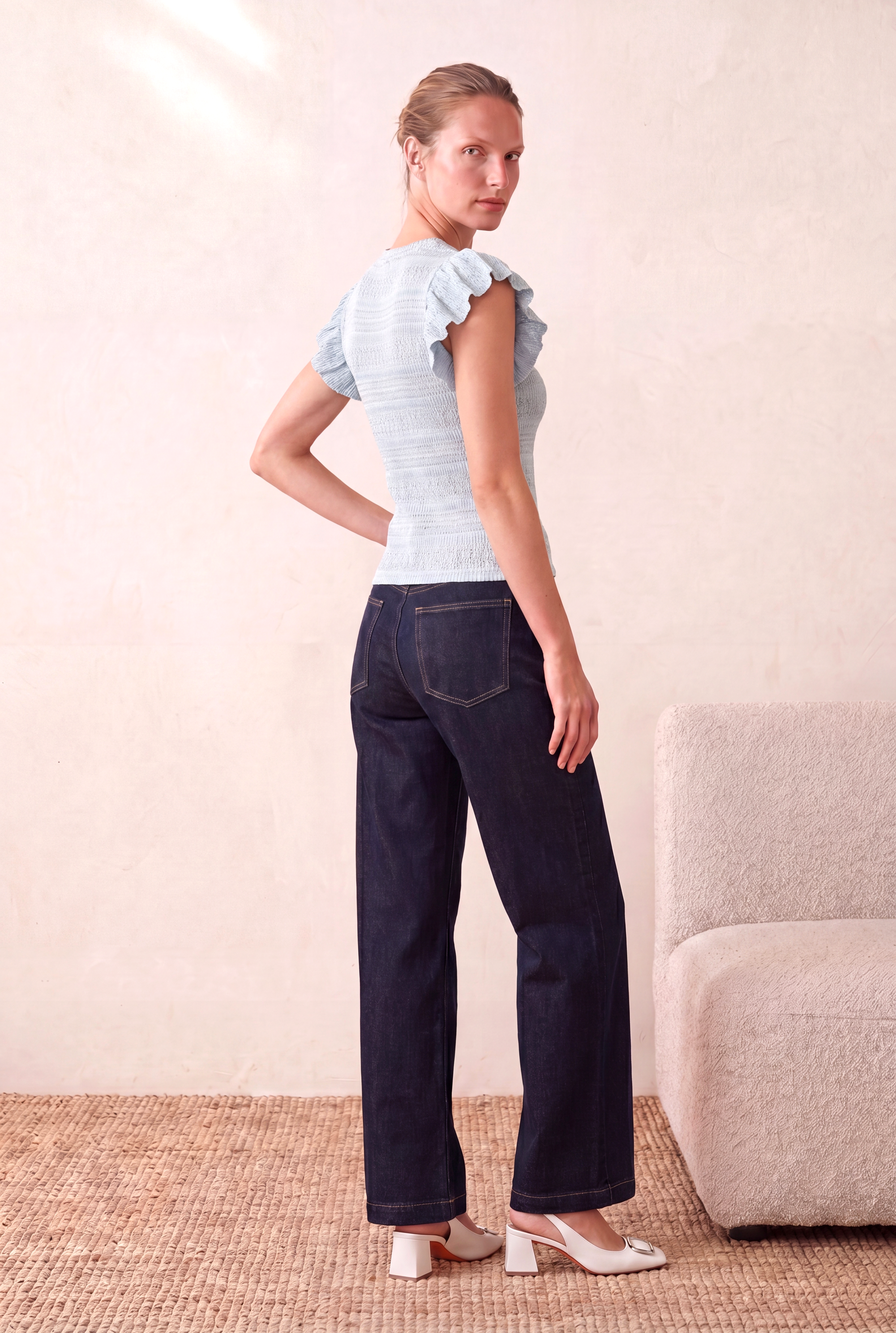 Kadın Açık Mavi Regular Fit Bisiklet Yaka Fırfırlı Kısa Kol Ajurlu Bluz SUSANA