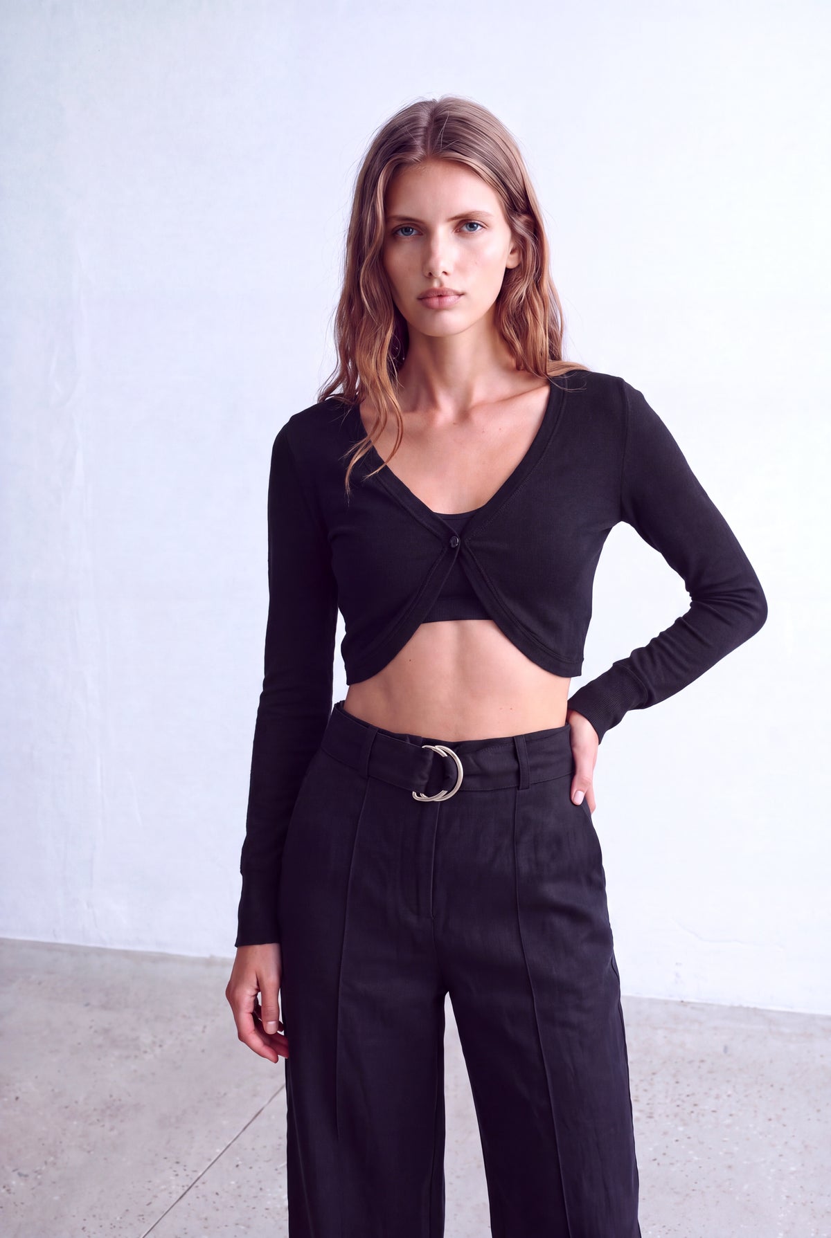 Siyah Kadın Siyah Viskon Karışımlı V Yaka Uzun Kollu Düğmeli Crop Bluz FRANCES - Top - Westmark London EU(TR) Store Organik Pamuklu Sürdürülebilir Moda