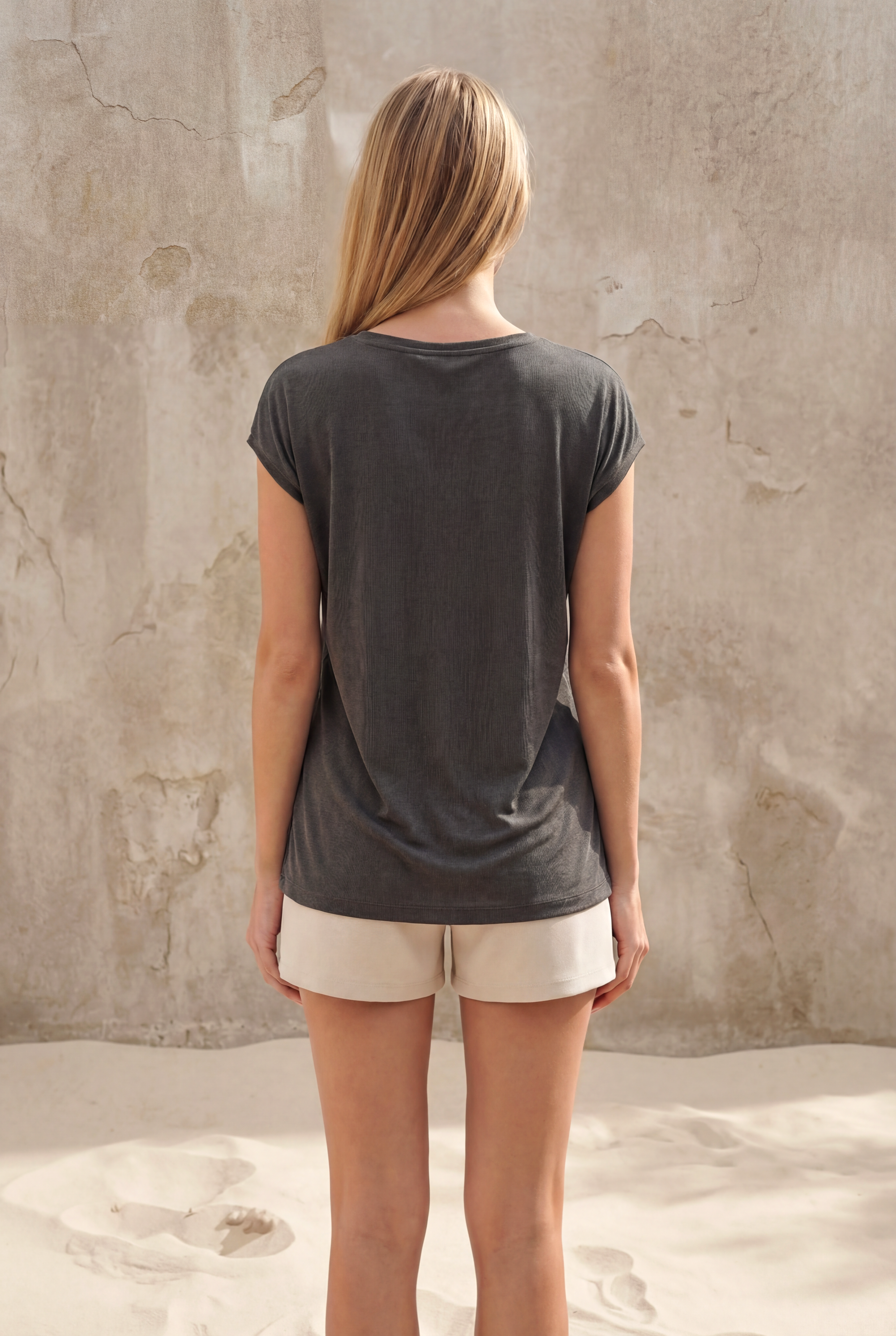 Koyu Gri Bisiklet Yaka Pamuklu Kadın Kısa Kollu T-Shirt BETTY O-NECK TOP - T-Shirt - Westmark London EU(TR) Store Organik Pamuklu Sürdürülebilir Moda