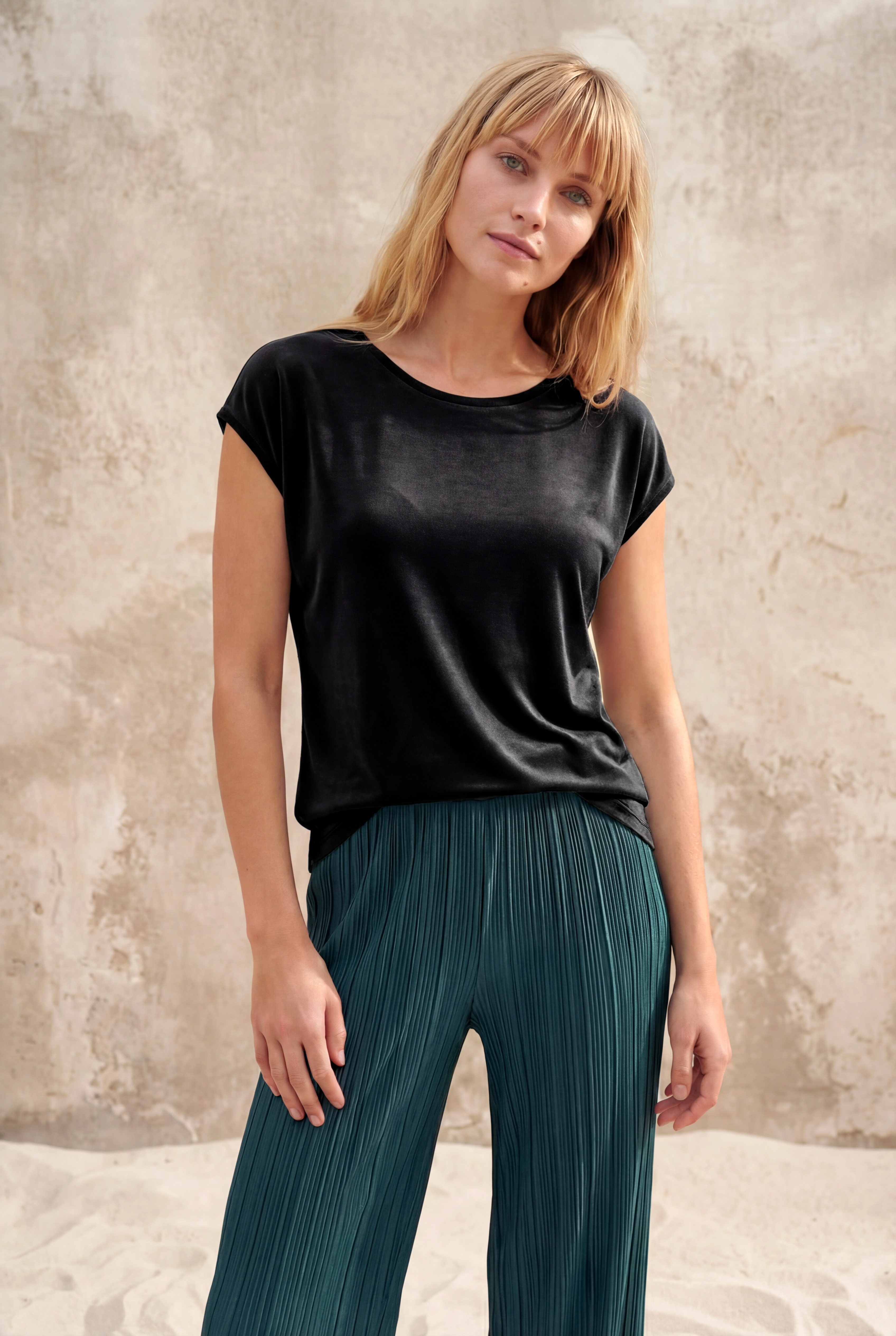 Siyah Bisiklet Yaka Pamuklu Kadın Kısa Kollu T-Shirt BETTY O-NECK TOP - T-Shirt - Westmark London EU(TR) Store Organik Pamuklu Sürdürülebilir Moda