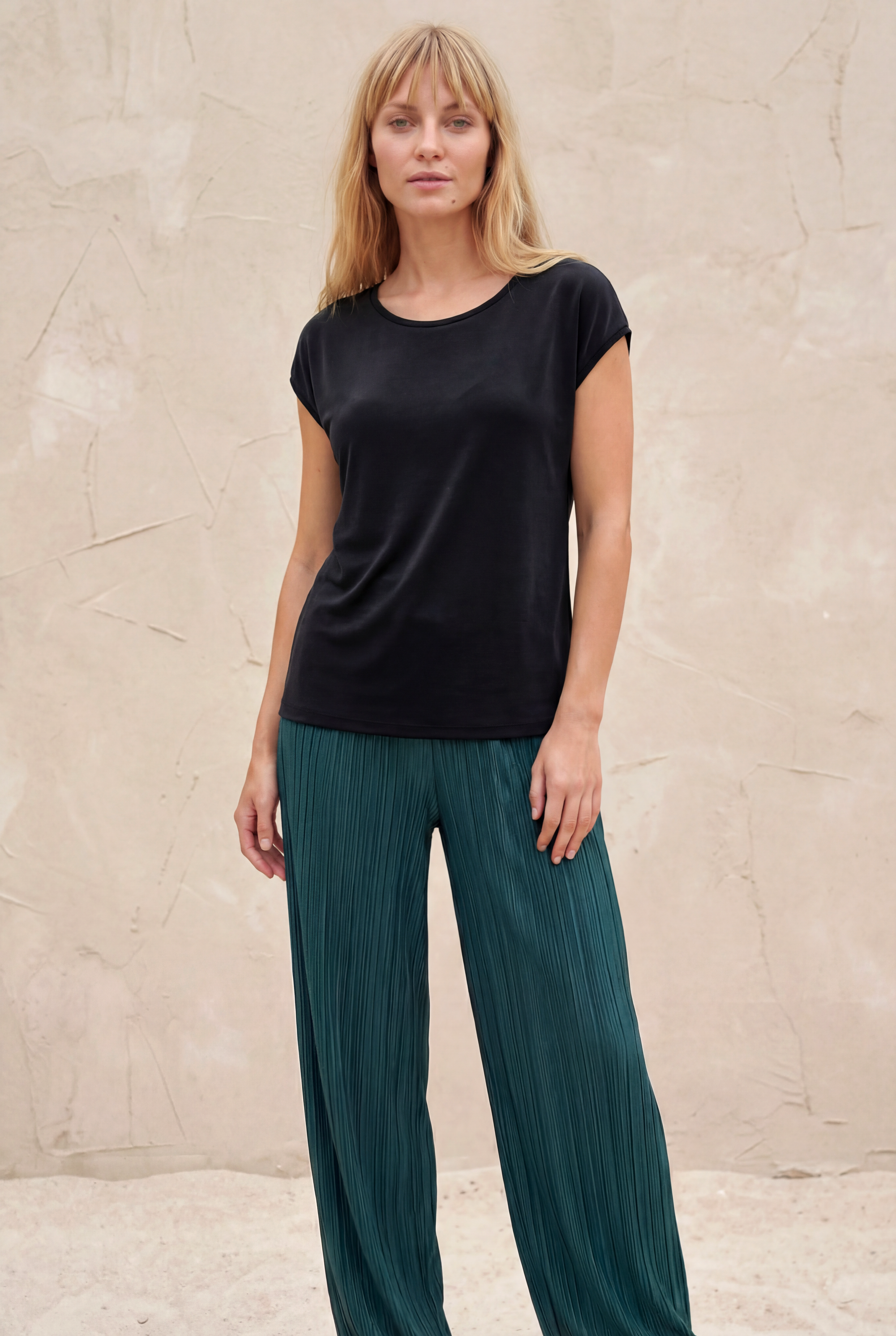 Siyah Bisiklet Yaka Pamuklu Kadın Kısa Kollu T-Shirt BETTY O-NECK TOP - T-Shirt - Westmark London EU(TR) Store Organik Pamuklu Sürdürülebilir Moda