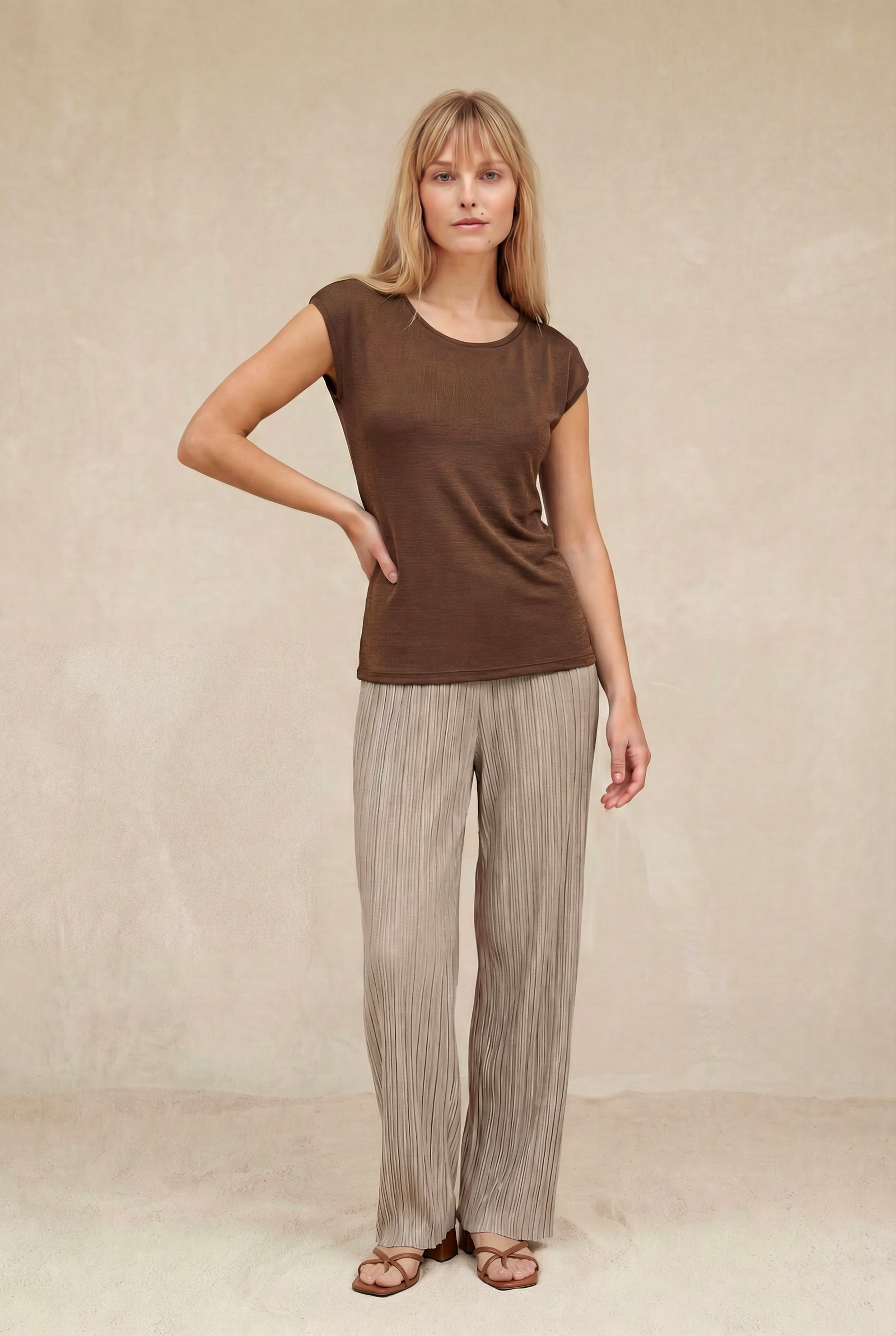 Kahverengi Bisiklet Yaka Pamuklu Kadın Kısa Kollu T-Shirt BETTY O-NECK TOP - T-Shirt - Westmark London EU(TR) Store Organik Pamuklu Sürdürülebilir Moda