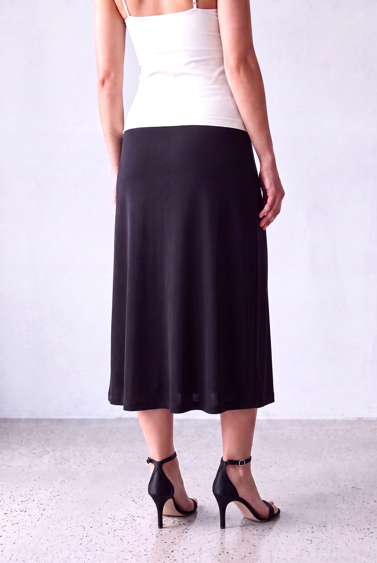 Siyah Kadın Siyah Süprem Dökümlü Yüksek Bel Rahat Kesim Beli Lastikli Midi Etek CASSIDY - Skirt - Westmark London EU(TR) Store Organik Pamuklu Sürdürülebilir Moda