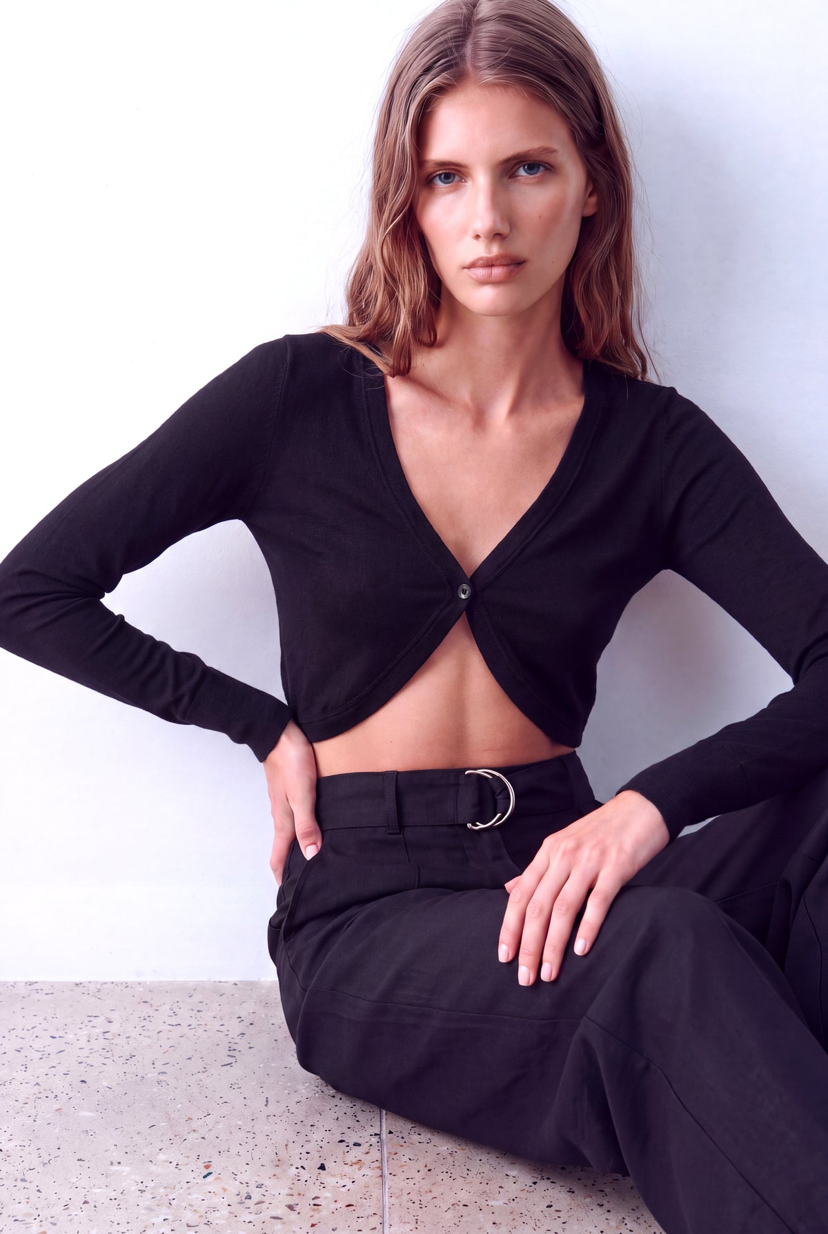 Siyah Kadın Siyah Viskon Karışımlı V Yaka Uzun Kollu Düğmeli Crop Bluz FRANCES - Top - Westmark London EU(TR) Store Organik Pamuklu Sürdürülebilir Moda