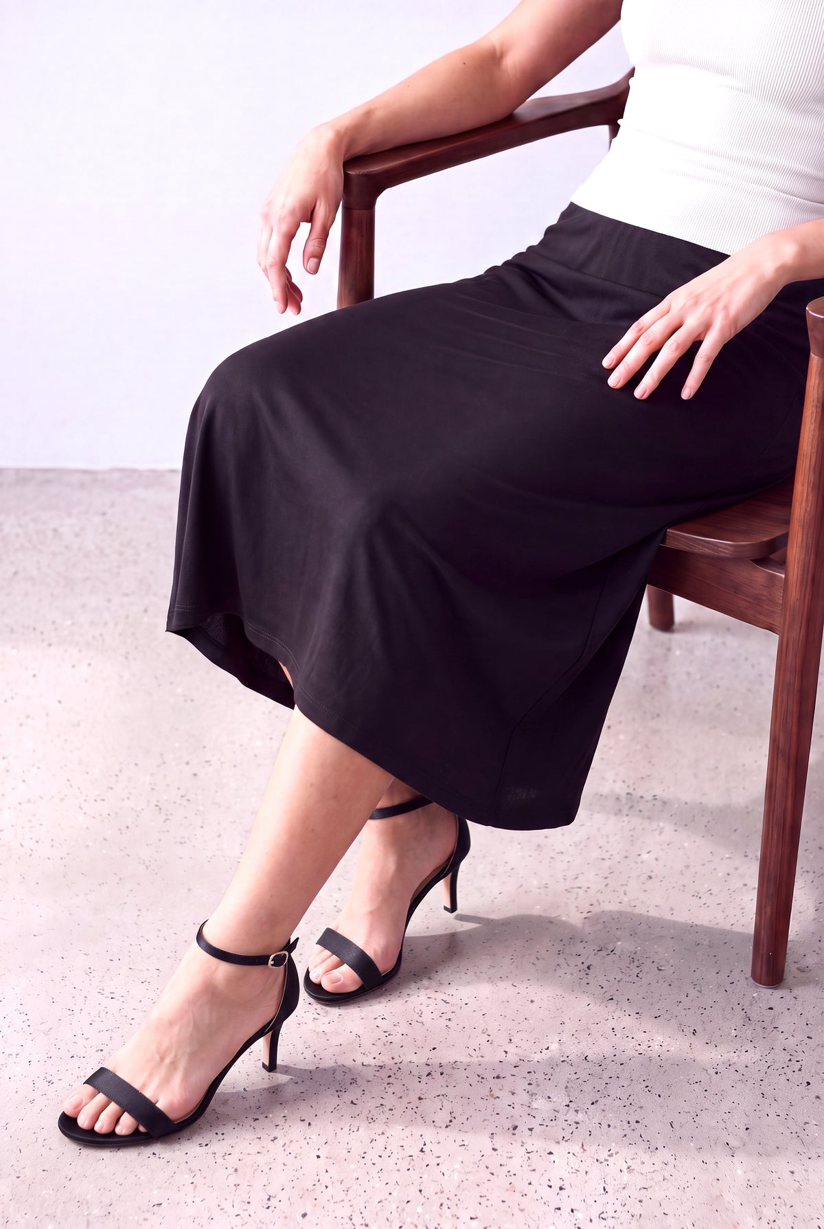 Siyah Kadın Siyah Süprem Dökümlü Yüksek Bel Rahat Kesim Beli Lastikli Midi Etek CASSIDY - Skirt - Westmark London EU(TR) Store Organik Pamuklu Sürdürülebilir Moda