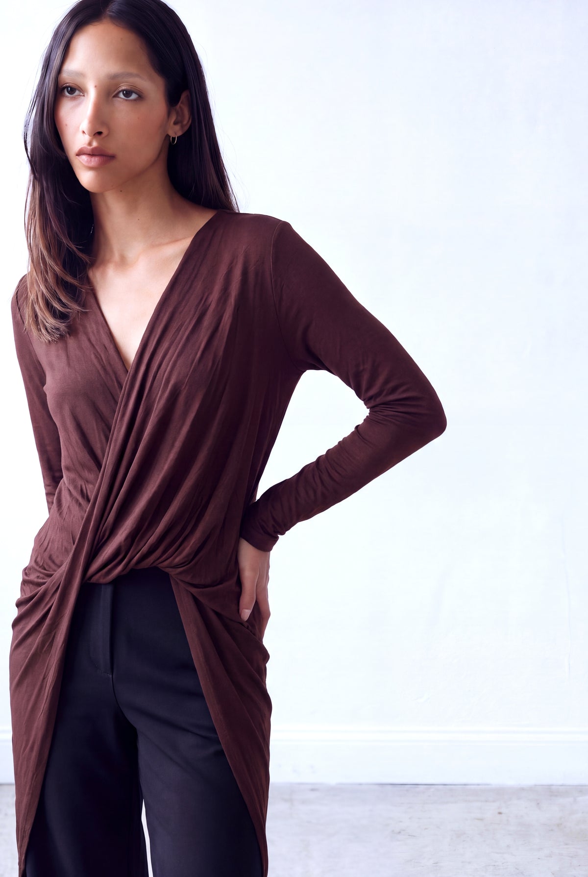 Koyu Kahve Kadın Koyu Kahve Viskon V Yaka Uzun Kollu Asimetrik Kesim Önü Dökümlü Şal Yaka Arka Uzun Tunik DEMI - Dress - Westmark London EU(TR) Store Organik Pamuklu Sürdürülebilir Moda