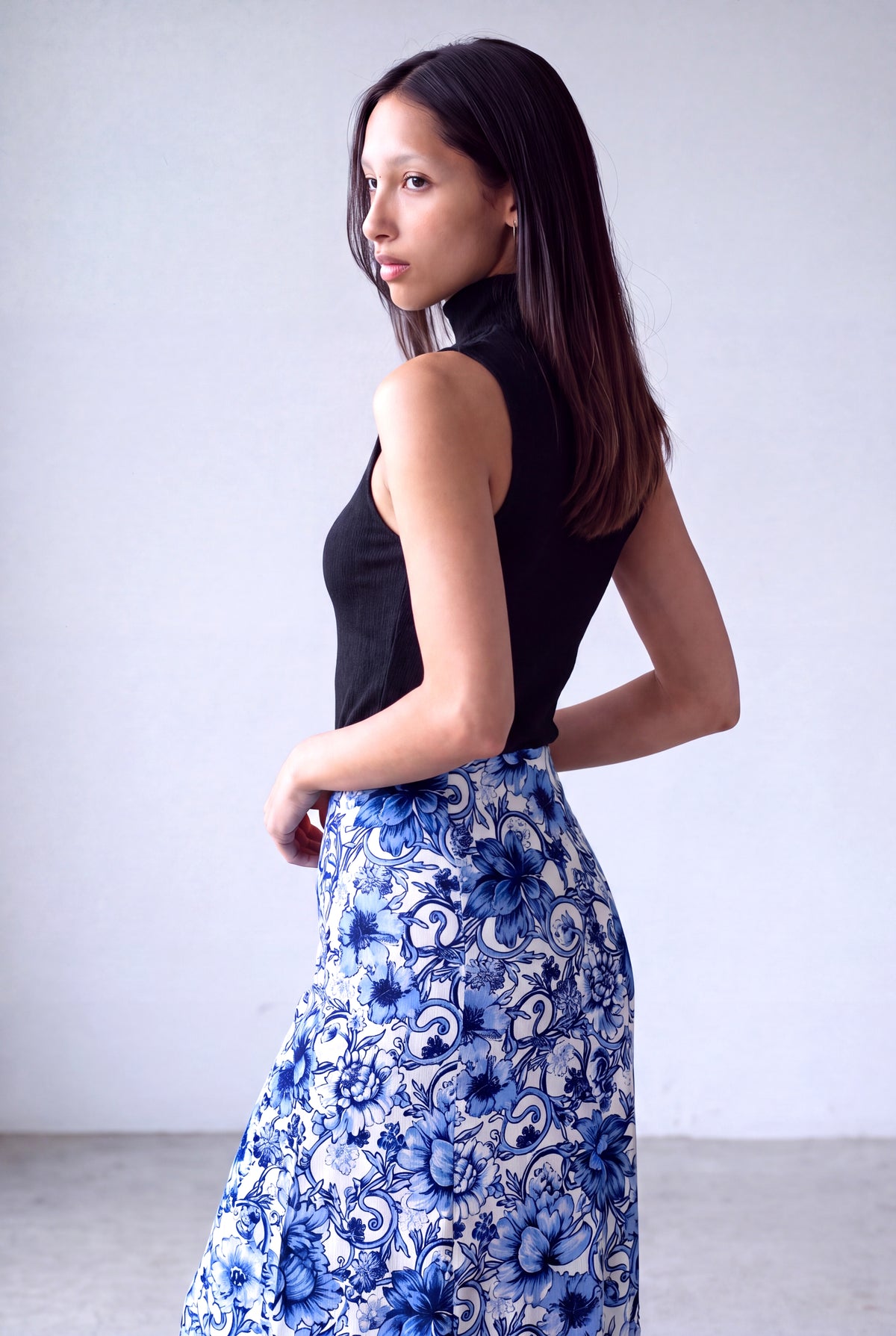 Siyah Kadın Siyah Dokulu Kumaş Yarım Balıkçı Yaka Kolsuz Dikey Belirgin Çizgilere Sahip Kumaş Bluz JANE - Top - Westmark London EU(TR) Store Organik Pamuklu Sürdürülebilir Moda