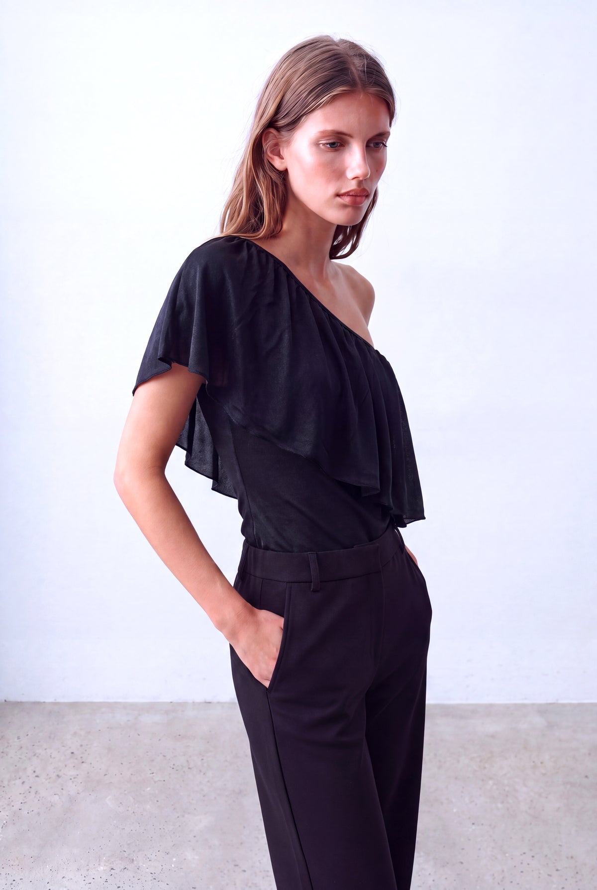 Işıltılı Lacivert Kadın Işıltılı Lacivert Viskon Asimetrik yaka Tek Omuz Volanlı Bluz HARPER - Top - Westmark London EU(TR) Store Organik Pamuklu Sürdürülebilir Moda