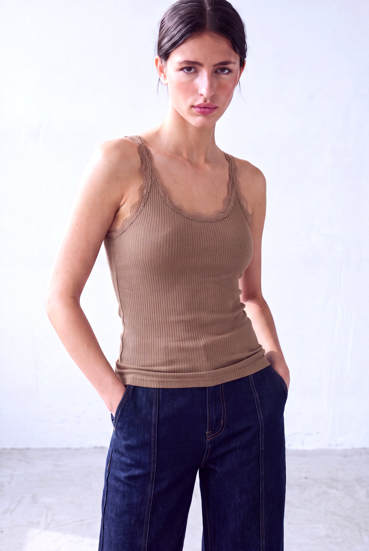 Kum Rengi Kadın Kum Rengi Viskon Ribana Askılı Kolsuz Yakası Dantel Detaylı T-Shirt MABEL - Top - Westmark London EU(TR) Store Organik Pamuklu Sürdürülebilir Moda