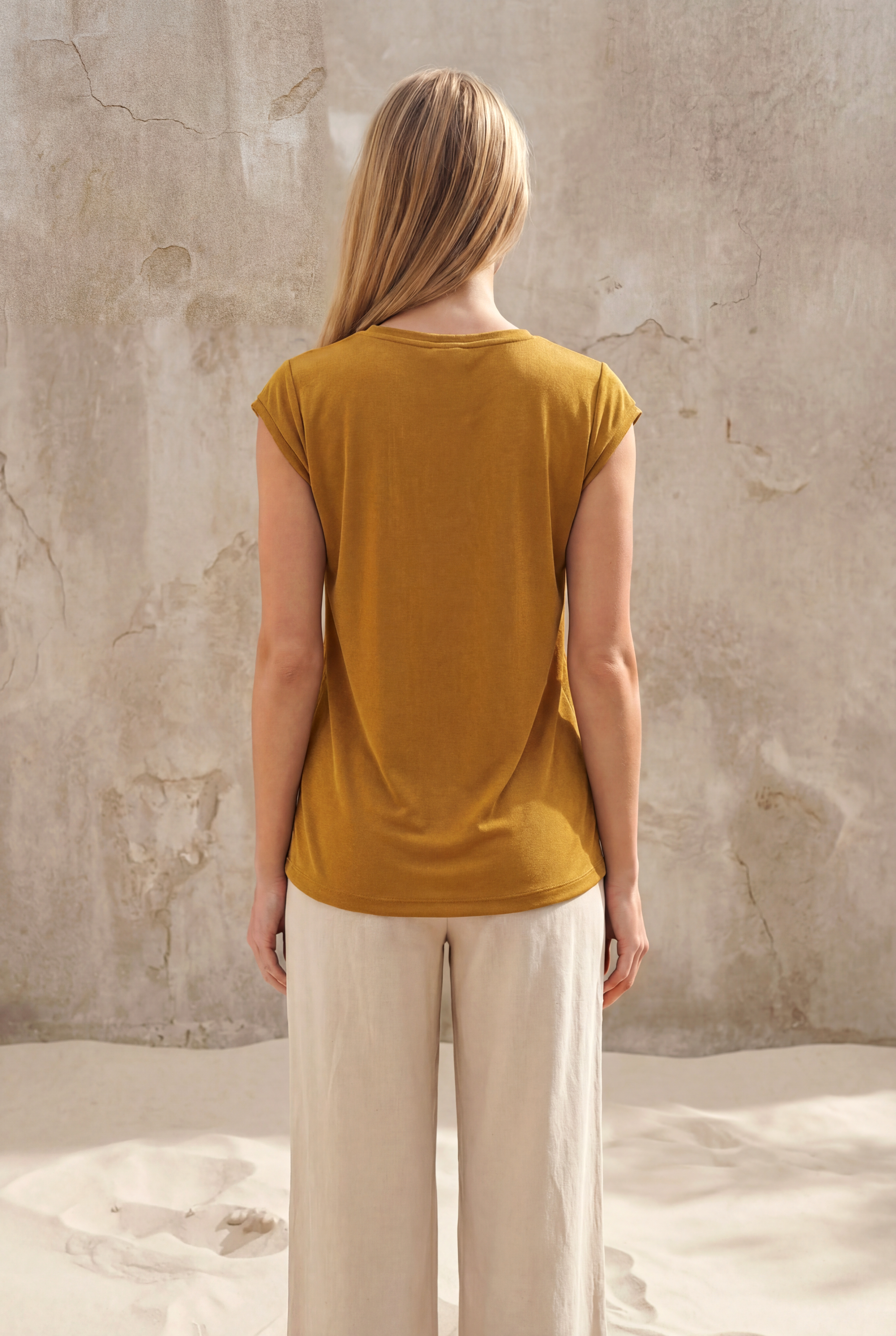 Altın Rengi Bisiklet Yaka Pamuklu Kadın Kısa Kollu T-Shirt BETTY O-NECK TOP - T-Shirt - Westmark London EU(TR) Store Organik Pamuklu Sürdürülebilir Moda