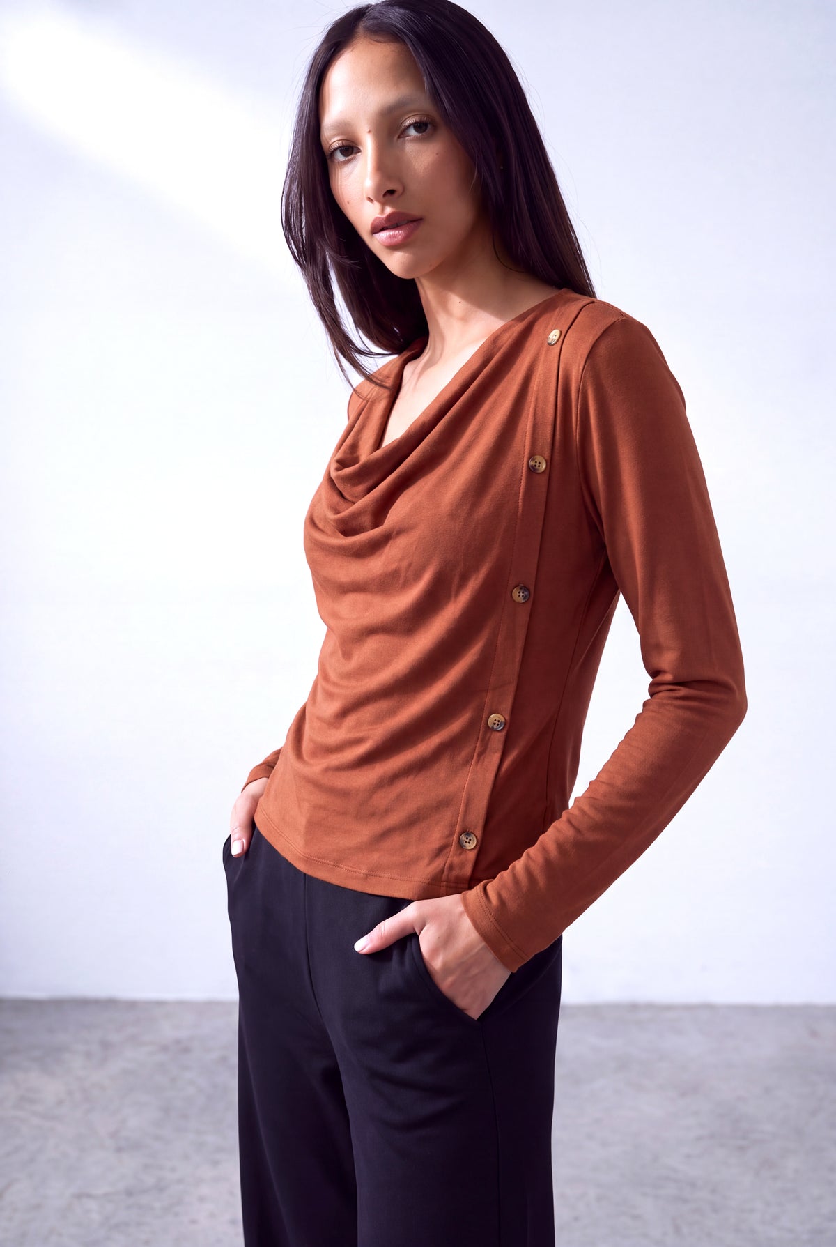 Kiremit Kadın Kiremit Viskon Dökümlü Degaje Yaka Uzun Kollu Düğme Detaylı Bluz FELICIA - Top - Westmark London EU(TR) Store Organik Pamuklu Sürdürülebilir Moda