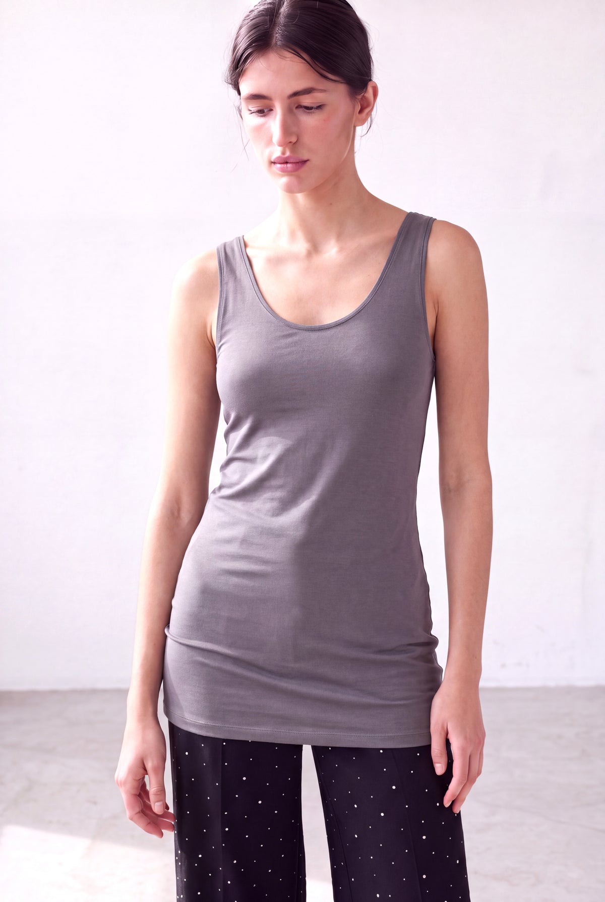Koyu Gri Kadın Koyu Gri Süprem Bisiklet Yaka Kolsuz Uzun Üst PAIGE - Top - Westmark London EU(TR) Store Organik Pamuklu Sürdürülebilir Moda