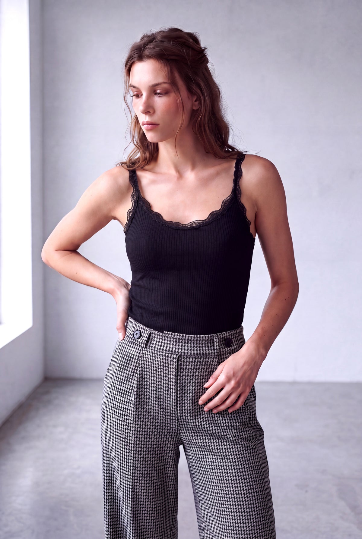 Siyah Kadın Siyah Viskon Ribana Askılı Kolsuz Yakası Dantel Detaylı T-Shirt MABEL - Top - Westmark London EU(TR) Store Organik Pamuklu Sürdürülebilir Moda