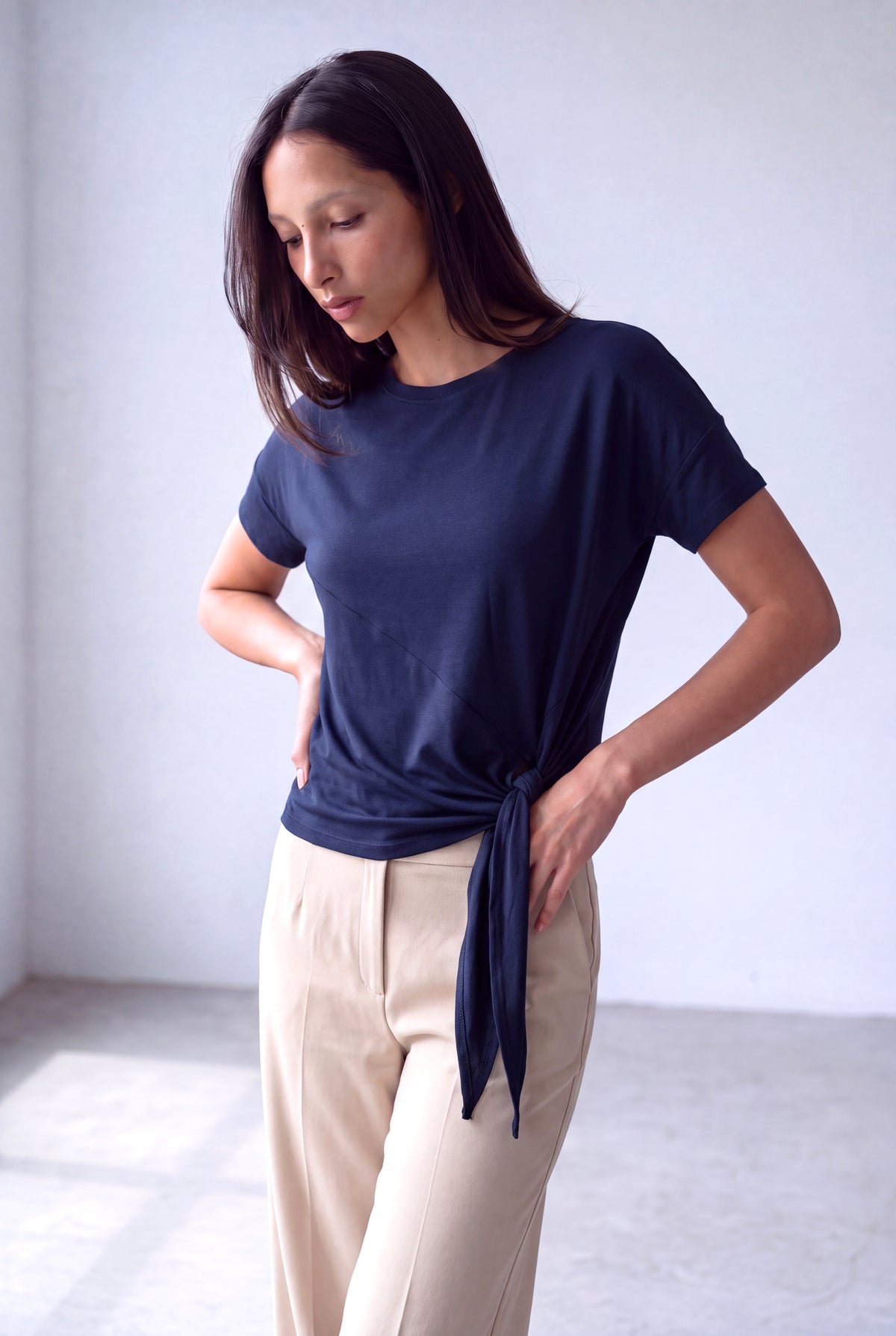 Lacivert Kadın Lacivert Viskon Bisiklet Yaka Düşük Omuz Kısa Kol Yandan Bağlamalı Büzgülü Bluz VERA - Top - Westmark London EU(TR) Store Organik Pamuklu Sürdürülebilir Moda