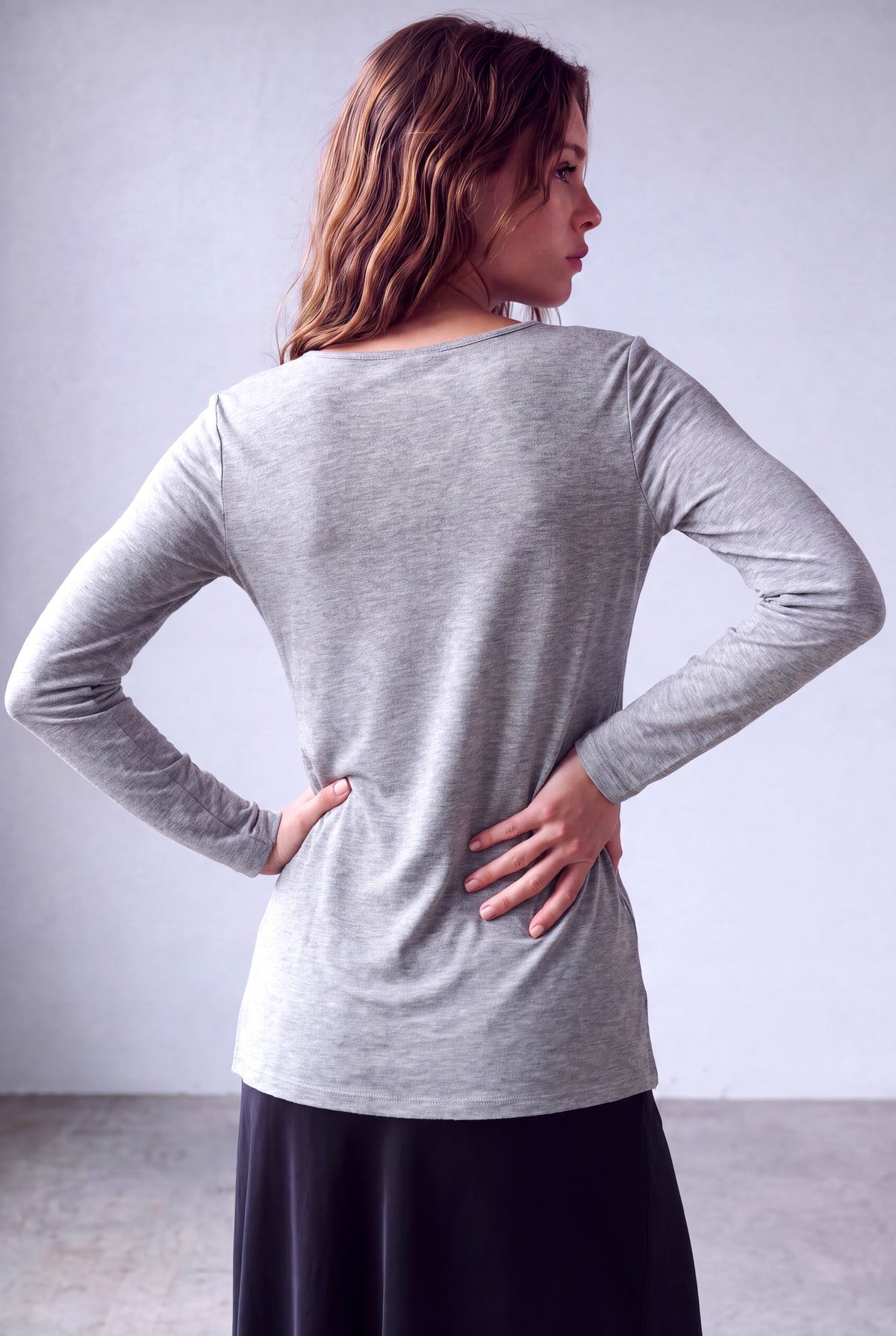 Açık Gri Melanj Kadın Açık Gri Melanj Viskon Karışımlı V Yaka Uzun Kollu Önü Dökümlü Büzgülü Bluz HARLOW - Top - Westmark London EU(TR) Store Organik Pamuklu Sürdürülebilir Moda