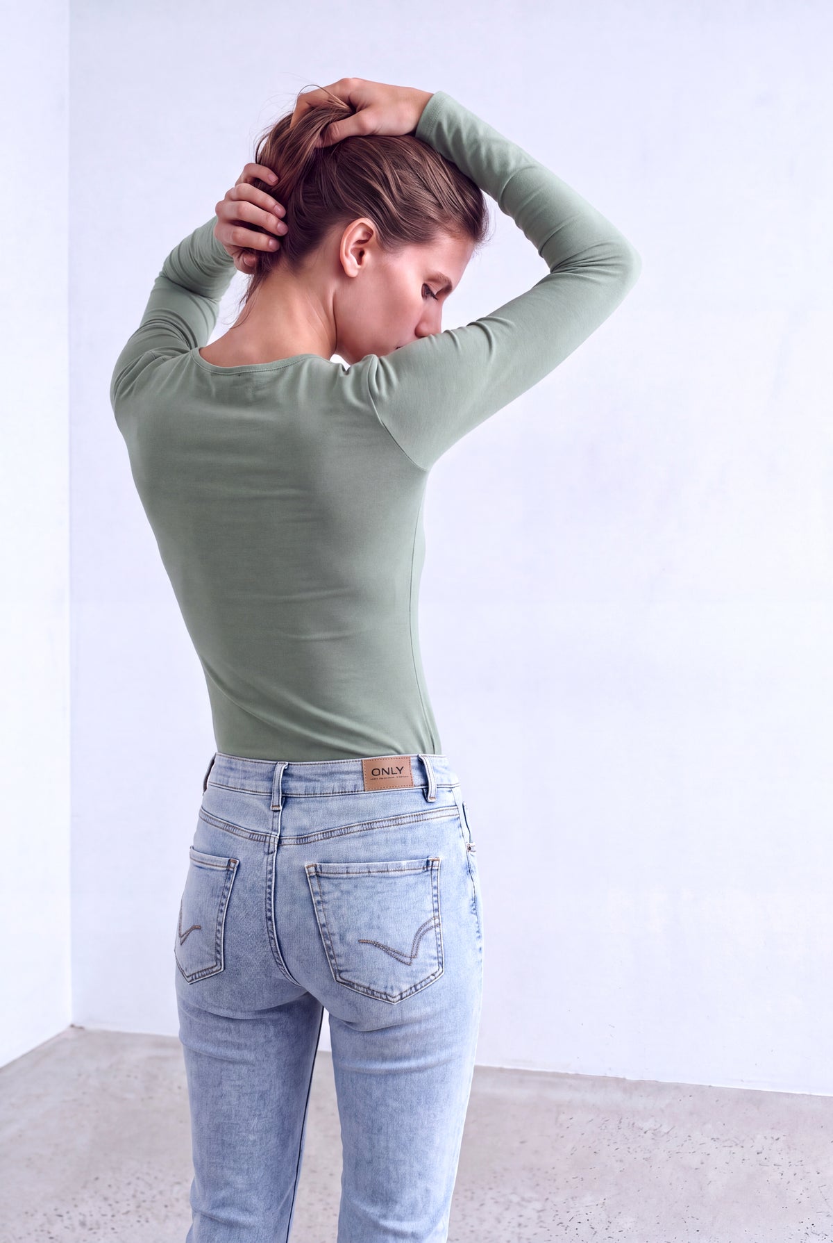 Soluk Yeşil Kadın Soluk Yeşil Pamuklu Geniş Bisiklet Yaka Uzun Kollu Tünik Bluz MILA - Top - Westmark London EU(TR) Store Organik Pamuklu Sürdürülebilir Moda
