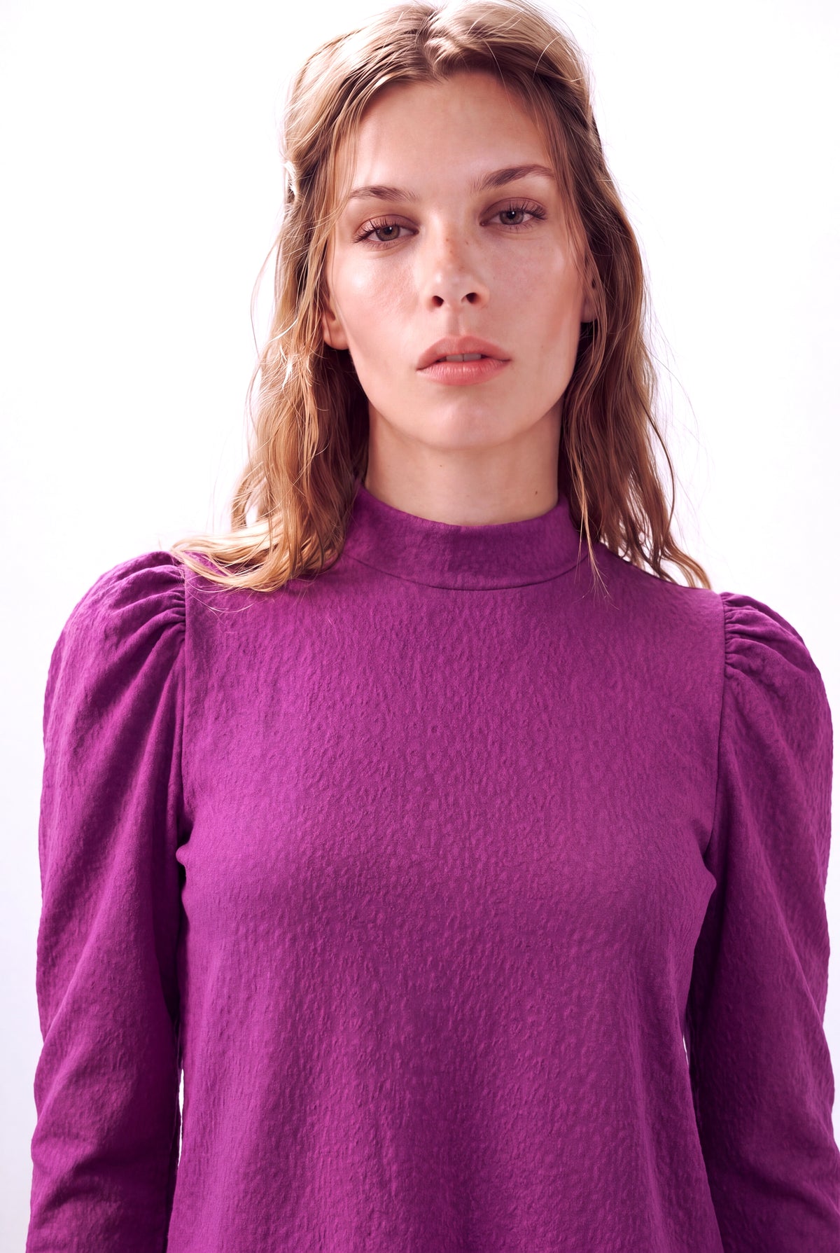 Lila Kadın Lila Kabartmalı Dokulu Dik Yaka Uzun Balon Kollu Arka Düğme Kapamalı Bluz LIA - Top - Westmark London EU(TR) Store Organik Pamuklu Sürdürülebilir Moda