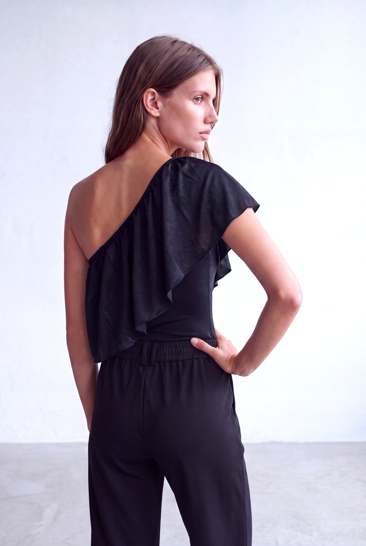 Işıltılı Lacivert Kadın Işıltılı Lacivert Viskon Asimetrik yaka Tek Omuz Volanlı Bluz HARPER - Top - Westmark London EU(TR) Store Organik Pamuklu Sürdürülebilir Moda