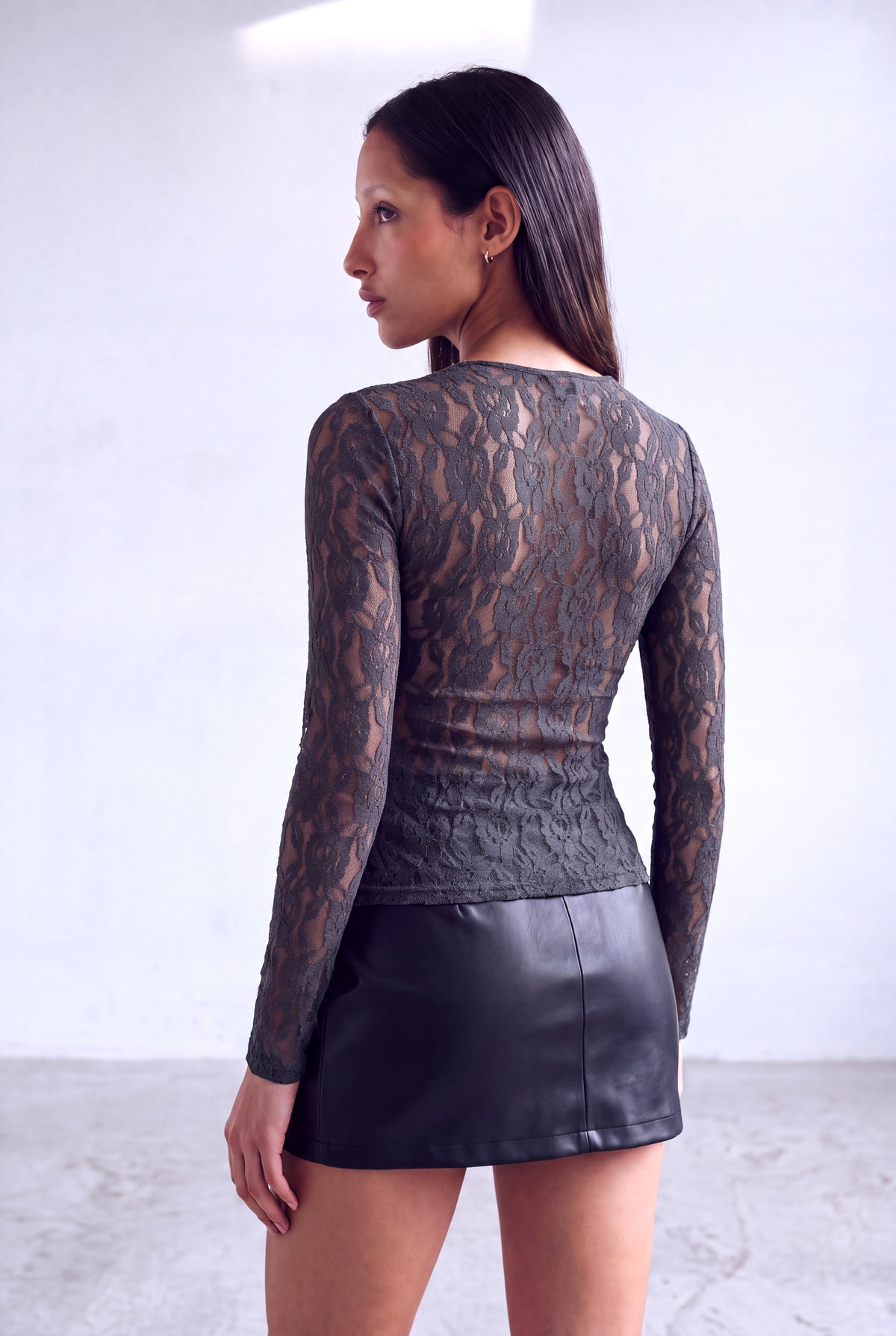 Antrasit Kadın Antrasit Esnek Dantel Bisiklet Yaka Uzun Kollu Transparan Bluz LAYLA - Top - Westmark London EU(TR) Store Organik Pamuklu Sürdürülebilir Moda