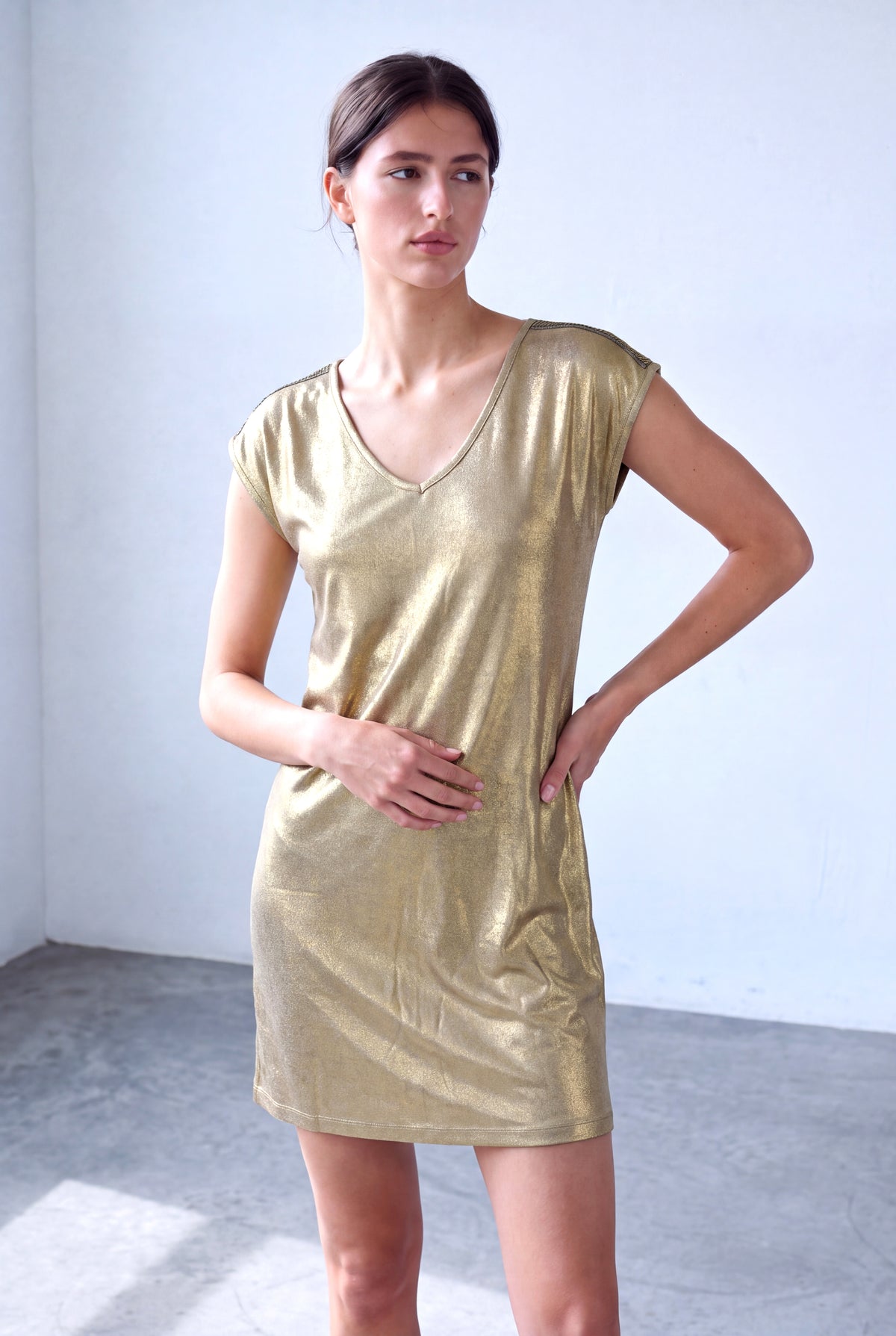 Parıltılı Altın Renk Kadın Parıltılı Altın Renk Modal V Yaka Düşük Omuz Kolsuz Omuzda Şerit Detaylı Elbise MARIE - Dress - Westmark London EU(TR) Store Organik Pamuklu Sürdürülebilir Moda