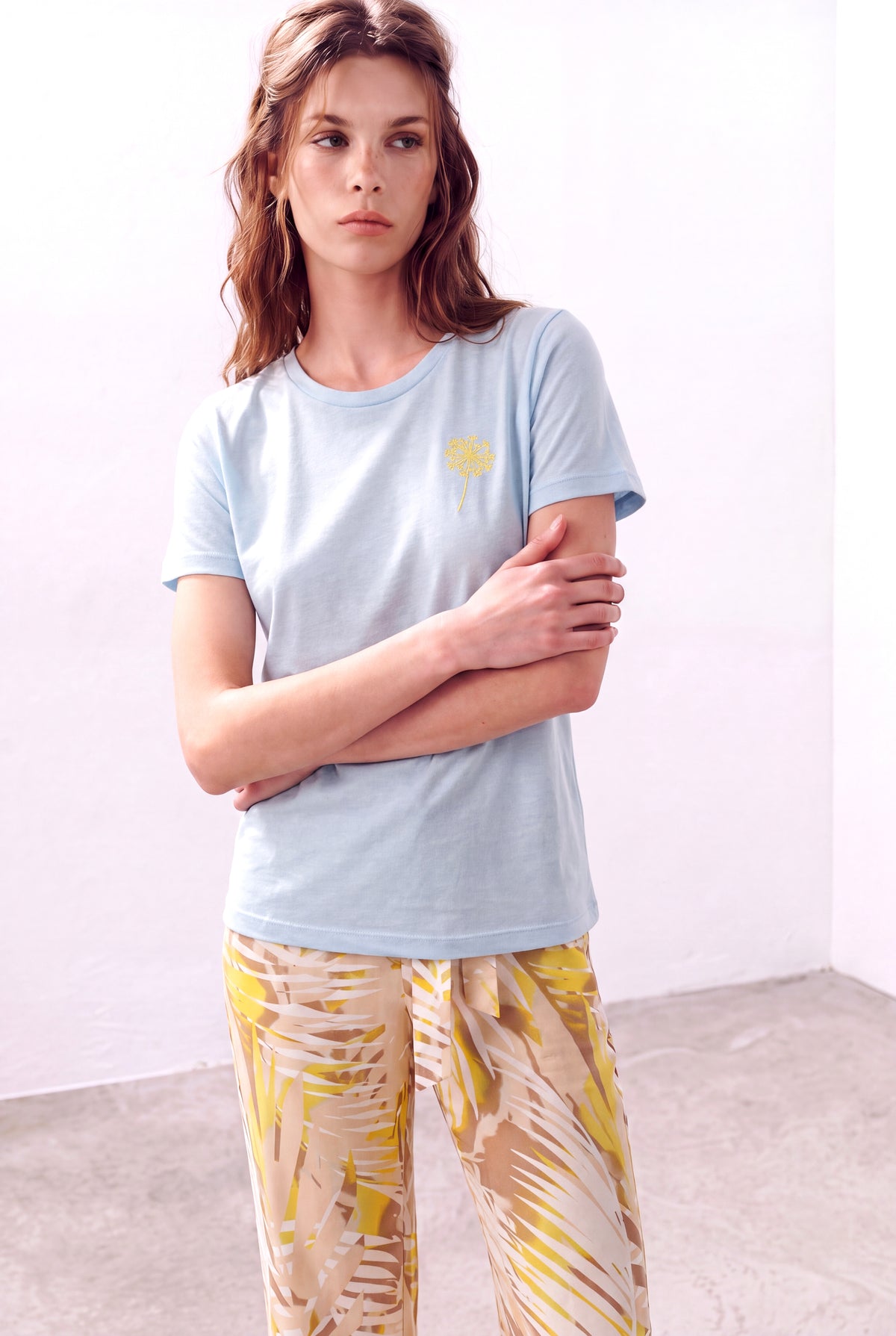 Mavi Kadın Mavi Keten Karışımlı Yumuşak Dokulu Geniş Bisiklet Yaka Kısa Kollu Nakış Detaylı T-Shirt INES - Top - Westmark London EU(TR) Store Organik Pamuklu Sürdürülebilir Moda