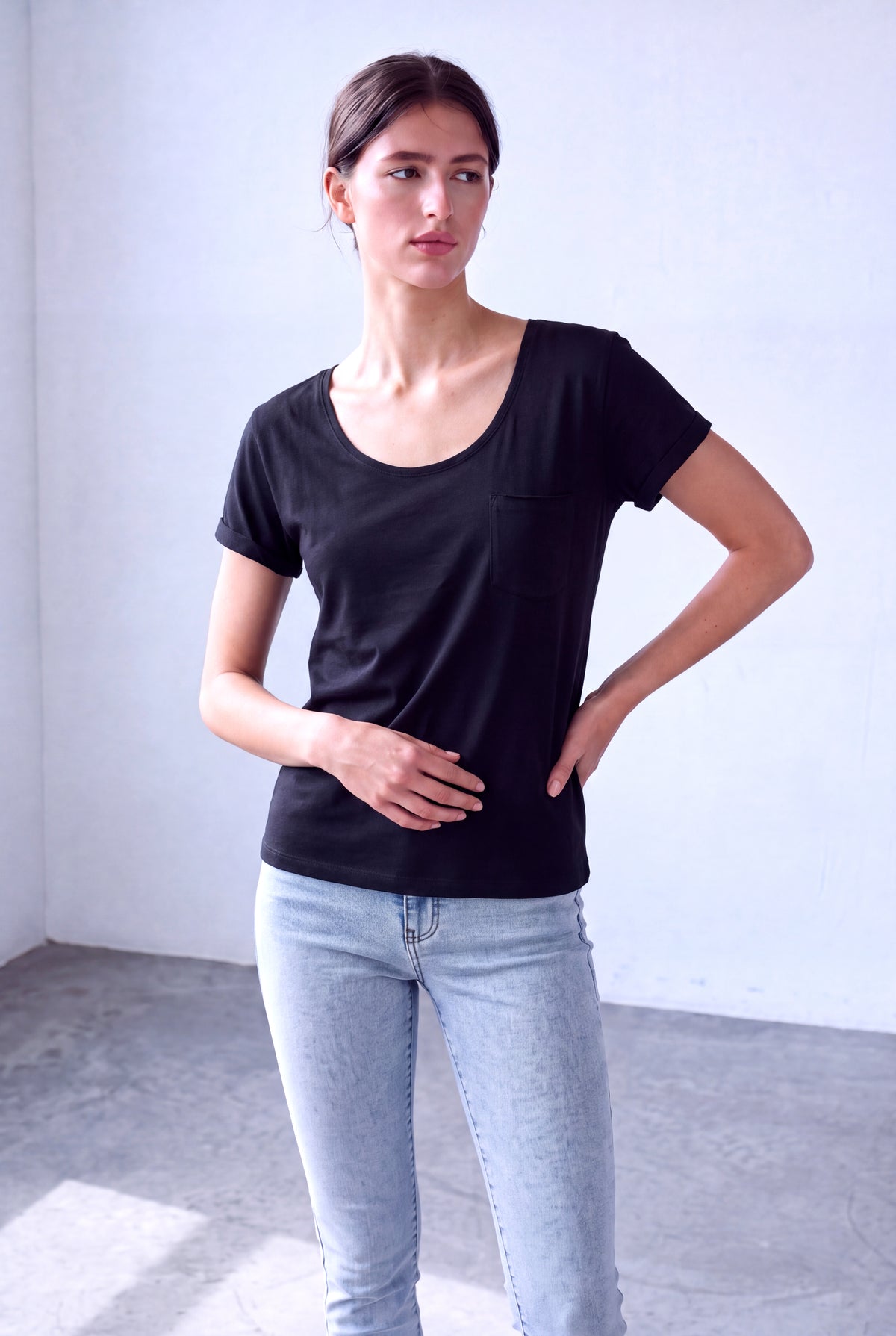 Siyah Yıkamalı Kadın Siyah Yıkamalı Pamuklu Bisiklet Yaka Kısa Kollu Cep Detaylı T-Shirt DAVINA - Top - Westmark London EU(TR) Store Organik Pamuklu Sürdürülebilir Moda