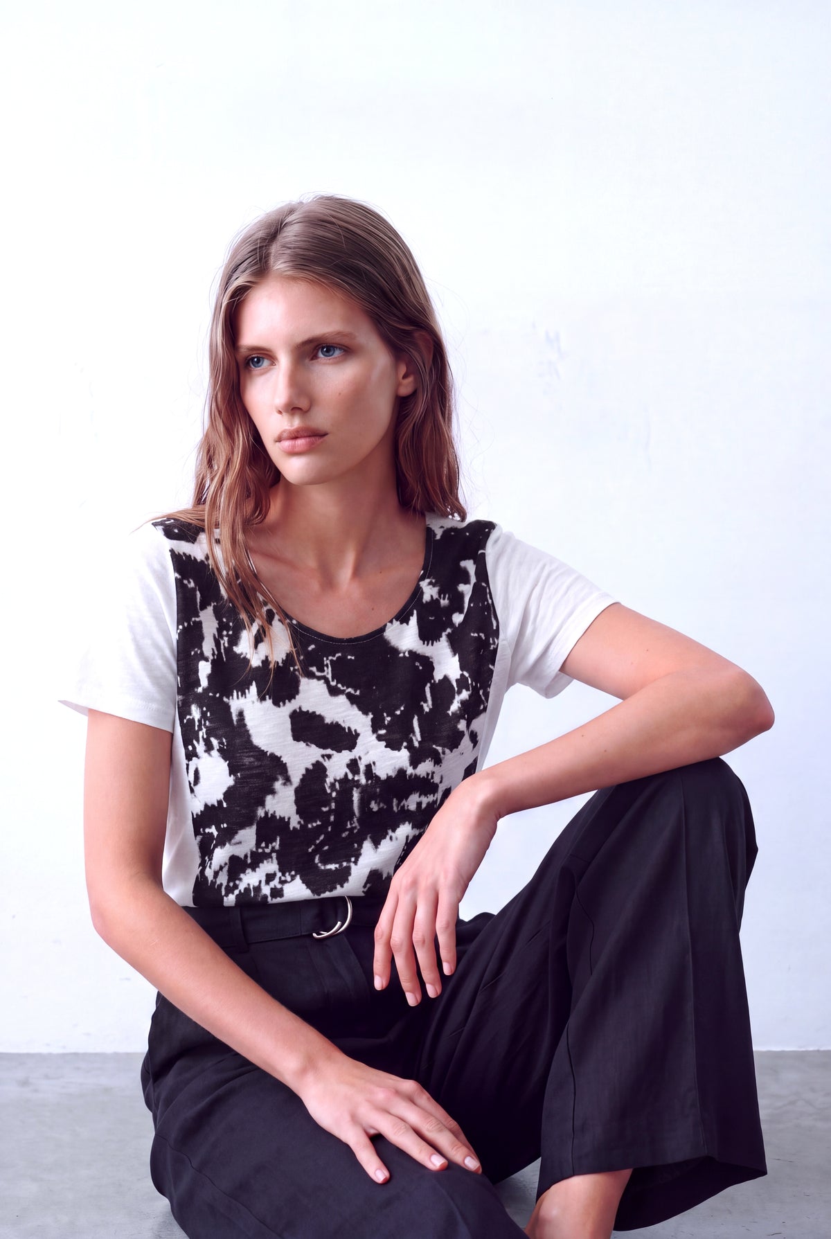 Beyaz Kadın Beyaz %100 Pamuk Flamlı Bisiklet Yaka Kısa Kollu Siyah Baskılı T-Shirt MUIREANN - Top - Westmark London EU(TR) Store Organik Pamuklu Sürdürülebilir Moda