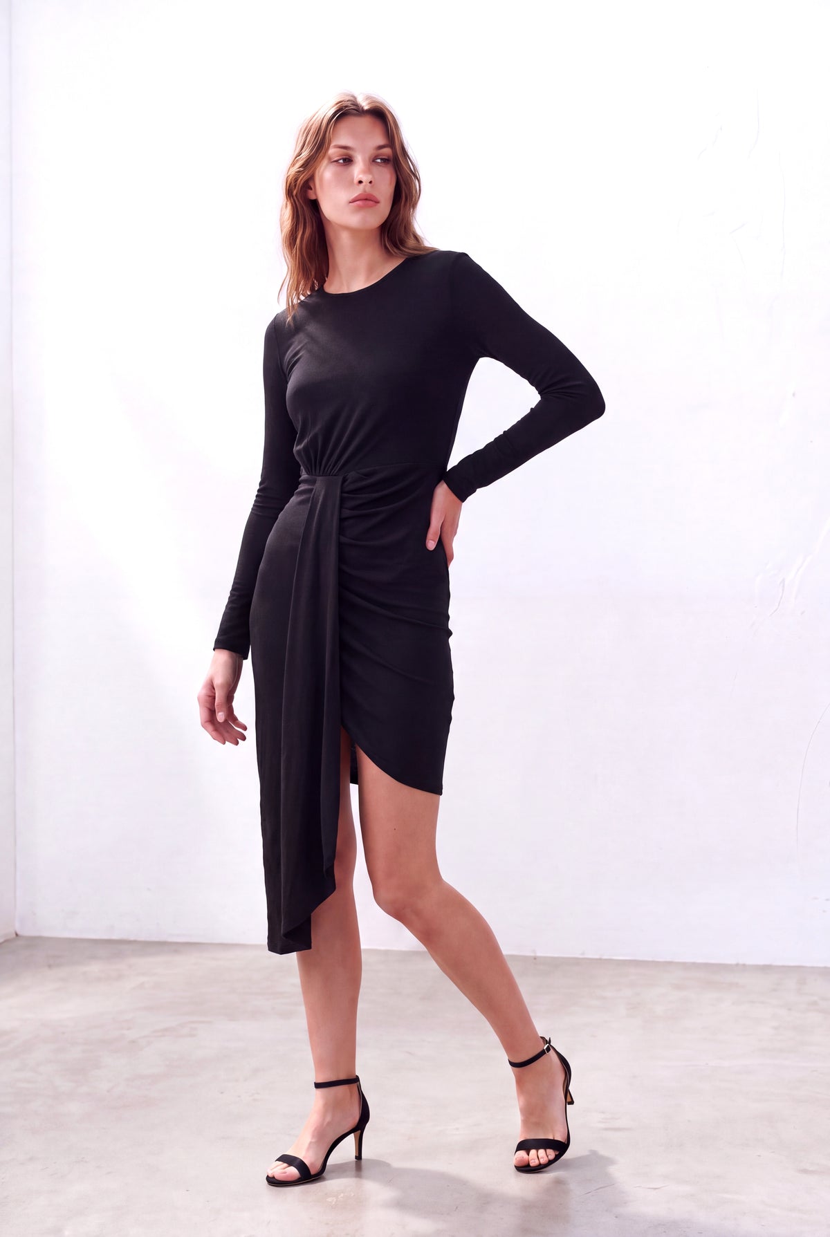 Parlak Siyah Kadın Parlak Siyah Bisiklet Yaka Uzun Kollu Önde Asimetrik Drape Detaylı Elbise JANET - Dress - Westmark London EU(TR) Store Organik Pamuklu Sürdürülebilir Moda
