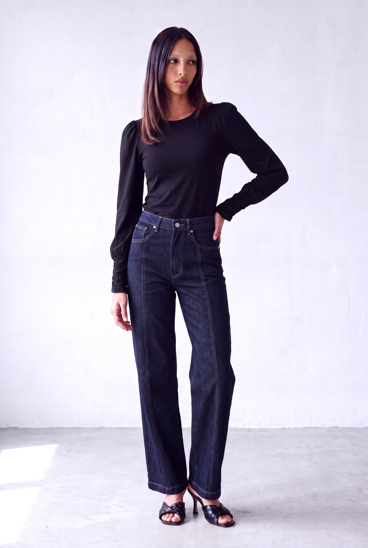 Siyah Kadın Siyah Modal / Pamuk Karışımlı Bisiklet Yaka Uzun Balon Kollu Geniş Manşet Detaylı Bluz PAULINE - Top - Westmark London EU(TR) Store Organik Pamuklu Sürdürülebilir Moda