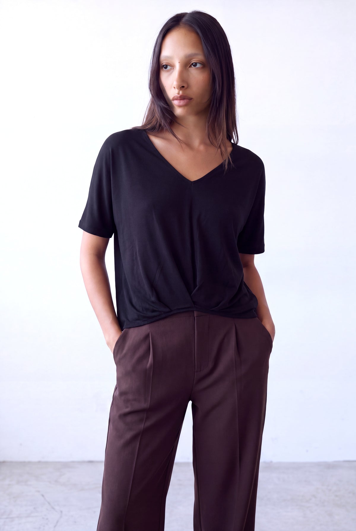 Siyah Kadın Siyah Süprem Dökümlü V Yaka 2/4 Kol Önü Büzgülü Bluz TEGAN - Top - Westmark London EU(TR) Store Organik Pamuklu Sürdürülebilir Moda