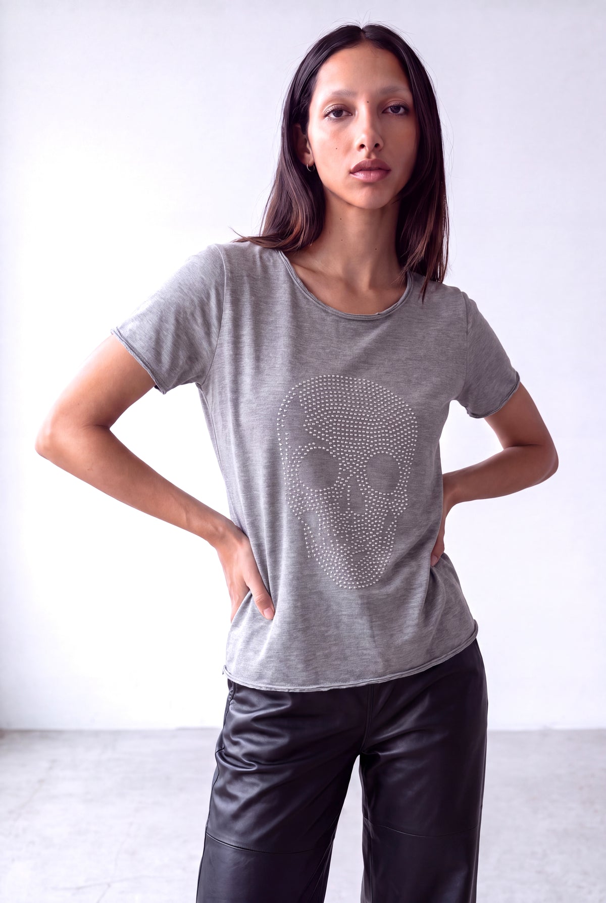 Gri Melanj Kadın Gri Melanj Pamuklu Bisiklet Yaka Kısa Kollu Kurukafa İşlemeli T-Shirt CAROL - Top - Westmark London EU(TR) Store Organik Pamuklu Sürdürülebilir Moda