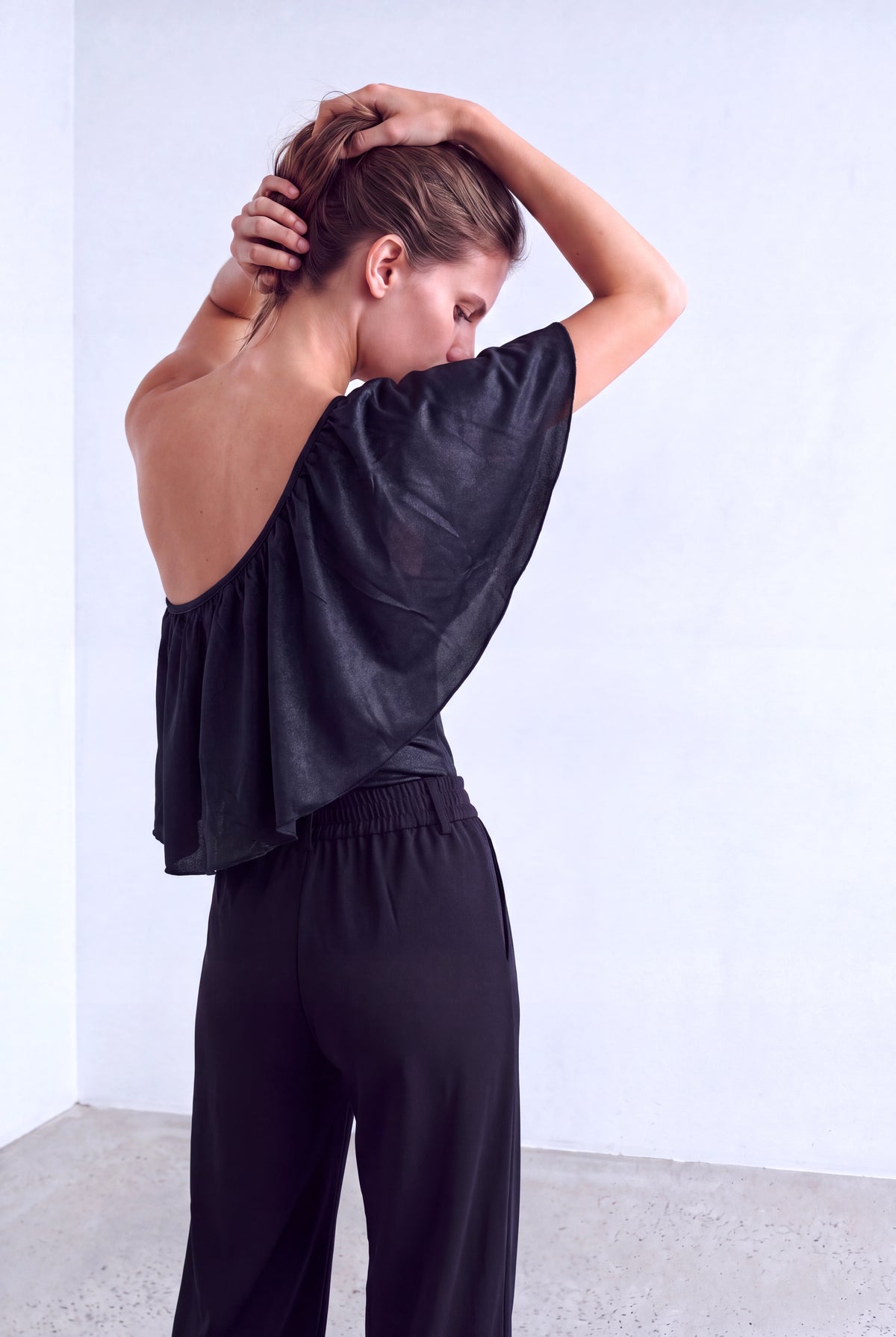 Işıltılı Lacivert Kadın Işıltılı Lacivert Viskon Asimetrik yaka Tek Omuz Volanlı Bluz HARPER - Top - Westmark London EU(TR) Store Organik Pamuklu Sürdürülebilir Moda