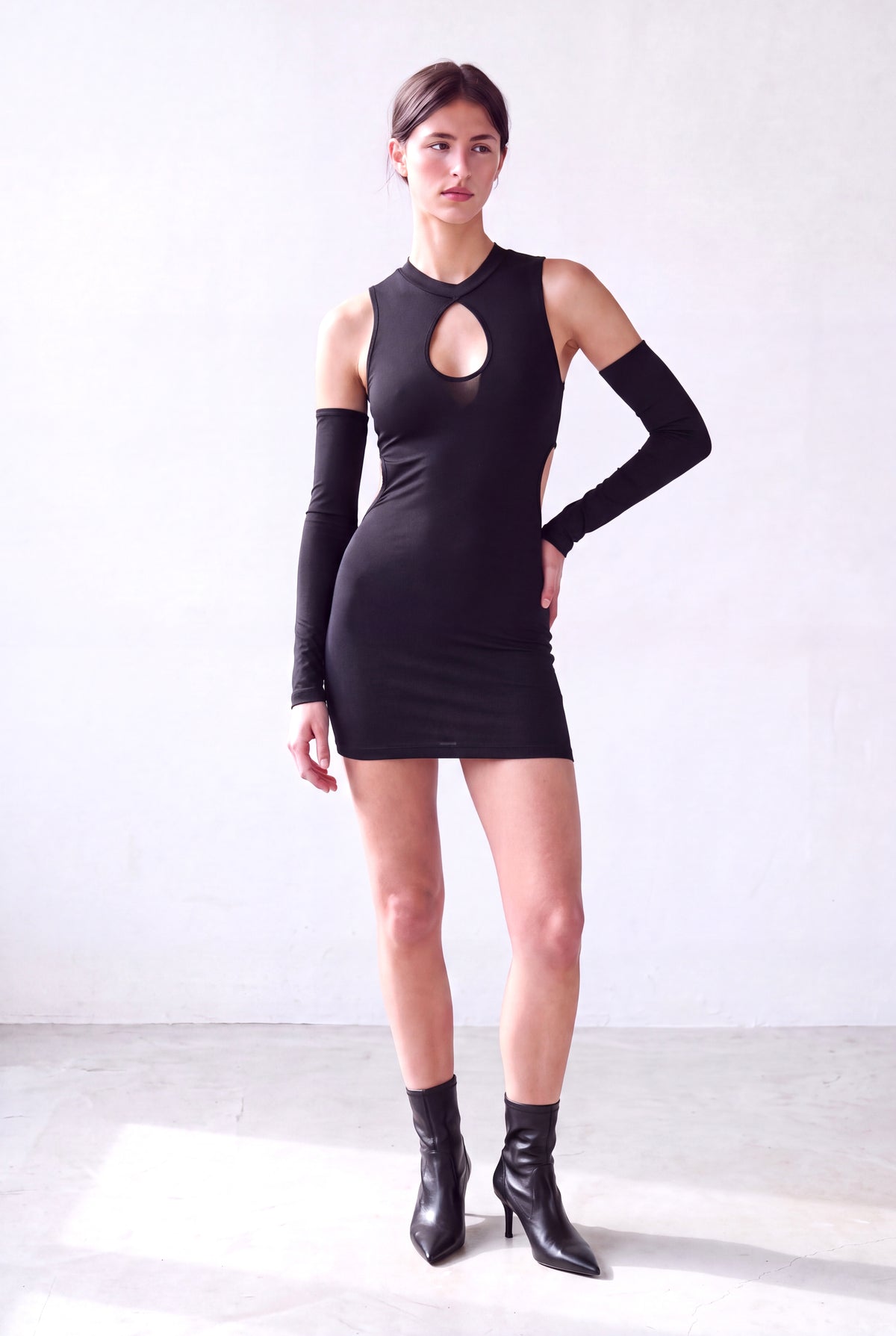 Siyah Kadın Siyah Esnek Dokulu Bisiklet Yaka Açık Omuzlu Kolluklu Cut Out Detaylı Mini Elbise MEABH - Dress - Westmark London EU(TR) Store Organik Pamuklu Sürdürülebilir Moda