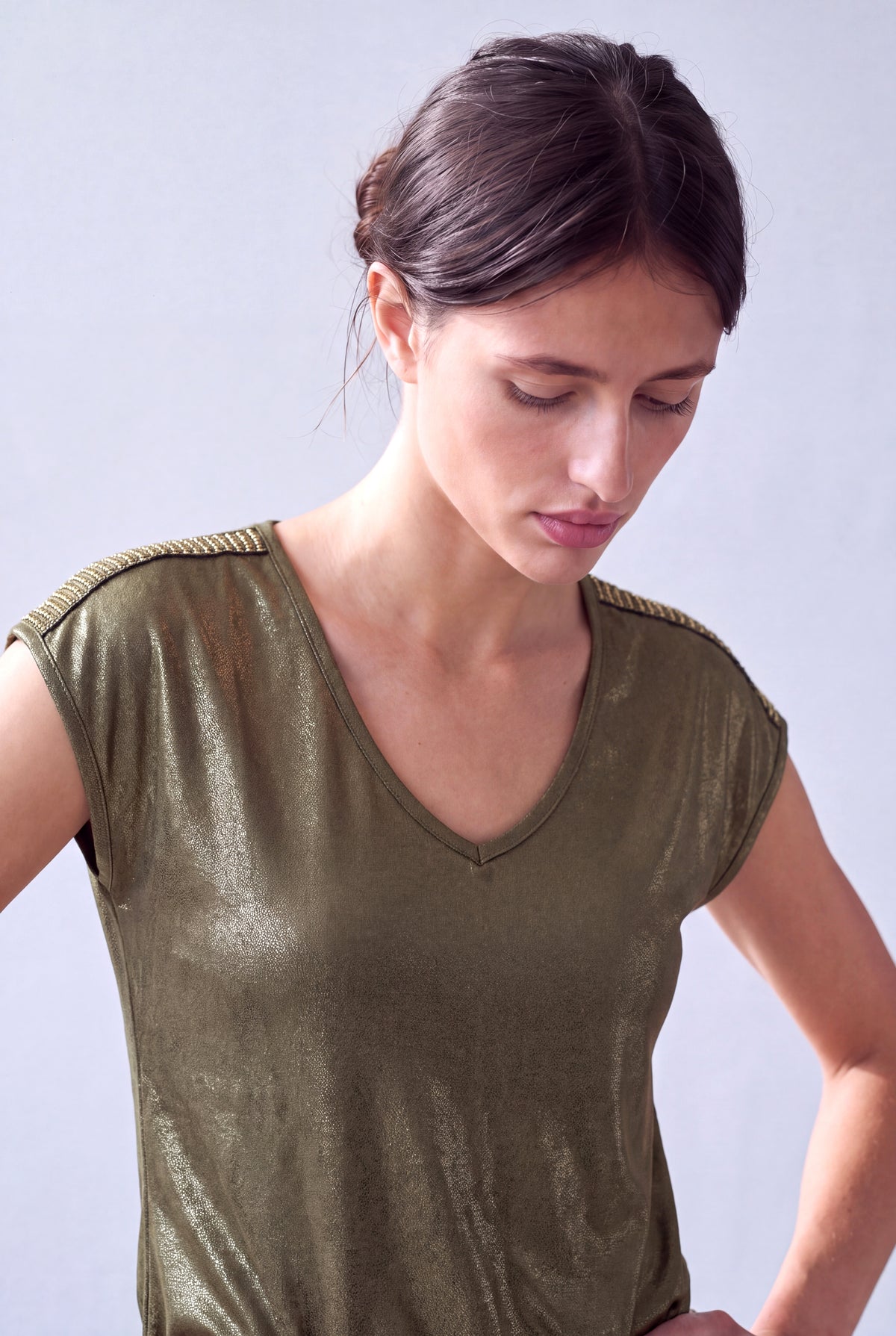 Parlak Koyu Yeşil Kadın Parlak Koyu Yeşil Modal Karışımlı V Yaka Kısa Kol Omuz Taş Detaylı Bluz SHAUNA - Top - Westmark London EU(TR) Store Organik Pamuklu Sürdürülebilir Moda
