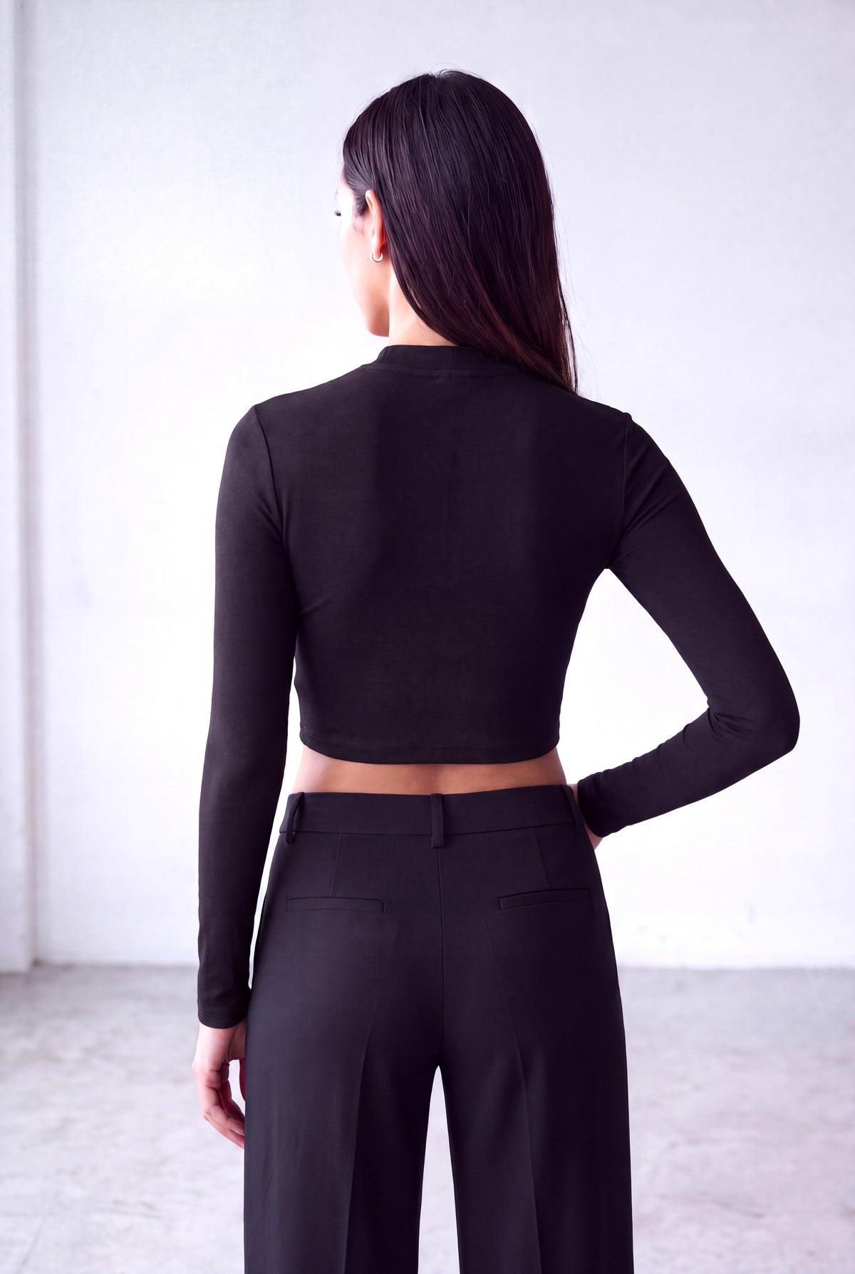 Işıltılı Siyah Kadın Işıltılı Siyah Asimetrik yaka Uzun Kollu Cut Out Detaylı Crop Bluz JOY - Top - Westmark London EU(TR) Store Organik Pamuklu Sürdürülebilir Moda