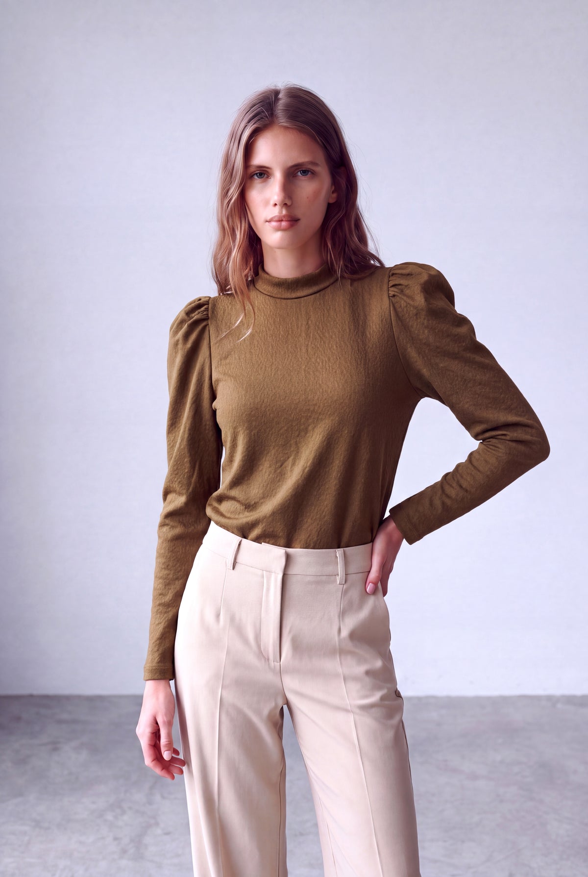 Haki Kadın Haki Kabartmalı Dokulu Dik Yaka Uzun Balon Kollu Arka Düğme Kapamalı Bluz LIA - Top - Westmark London EU(TR) Store Organik Pamuklu Sürdürülebilir Moda