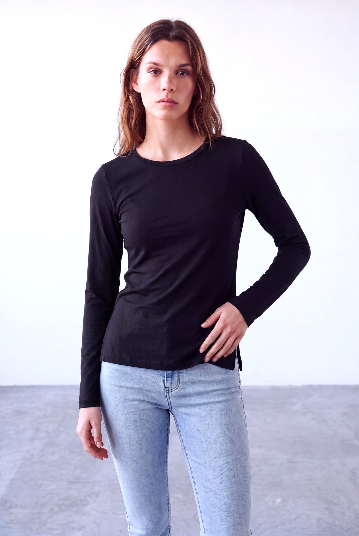 Siyah Kadın Siyah Viskon Karışımlı Bisiklet Yaka Uzun Kollu Yırtmaç Detaylı Bluz BONNIE - Top - Westmark London EU(TR) Store Organik Pamuklu Sürdürülebilir Moda