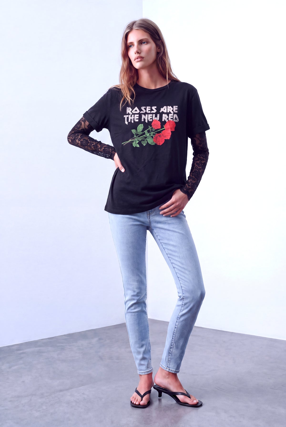 Siyah Kadın Siyah Pamuklu Bisiklet Yaka Dantel Kollu Gül Baskılı T-Shirt VANESSA - Top - Westmark London EU(TR) Store Organik Pamuklu Sürdürülebilir Moda