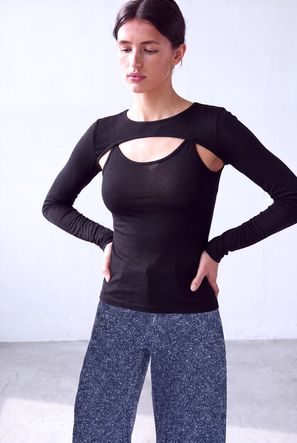 Siyah Kadın Siyah Viskon Karışımlı Bisiklet Yaka Uzun Kollu Cut Out Detaylı Bluz TEAGAN - Top - Westmark London EU(TR) Store Organik Pamuklu Sürdürülebilir Moda