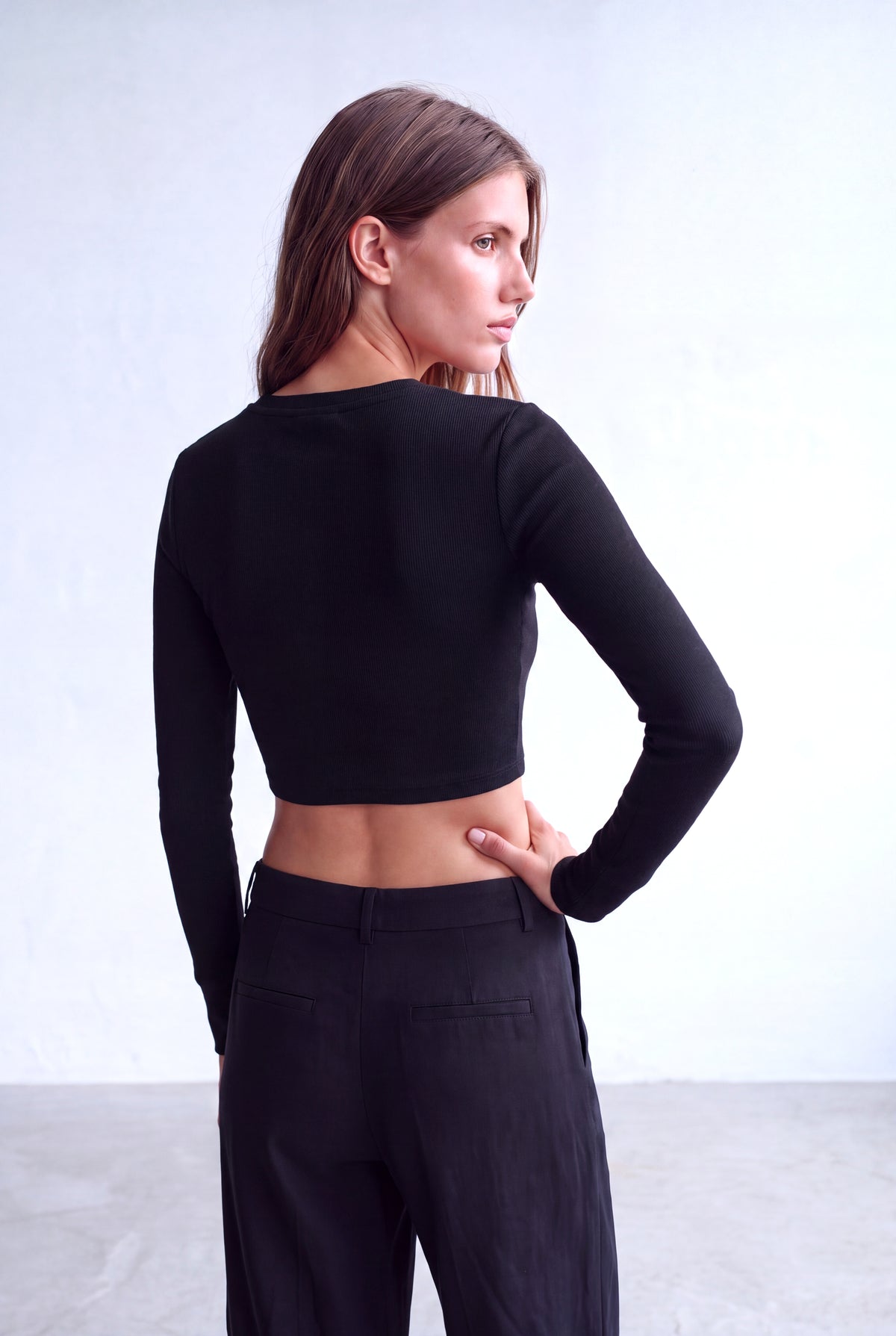 Siyah Kadın Siyah Viskon Karışımlı V Yaka Uzun Kollu Düğmeli Crop Bluz FRANCES - Top - Westmark London EU(TR) Store Organik Pamuklu Sürdürülebilir Moda