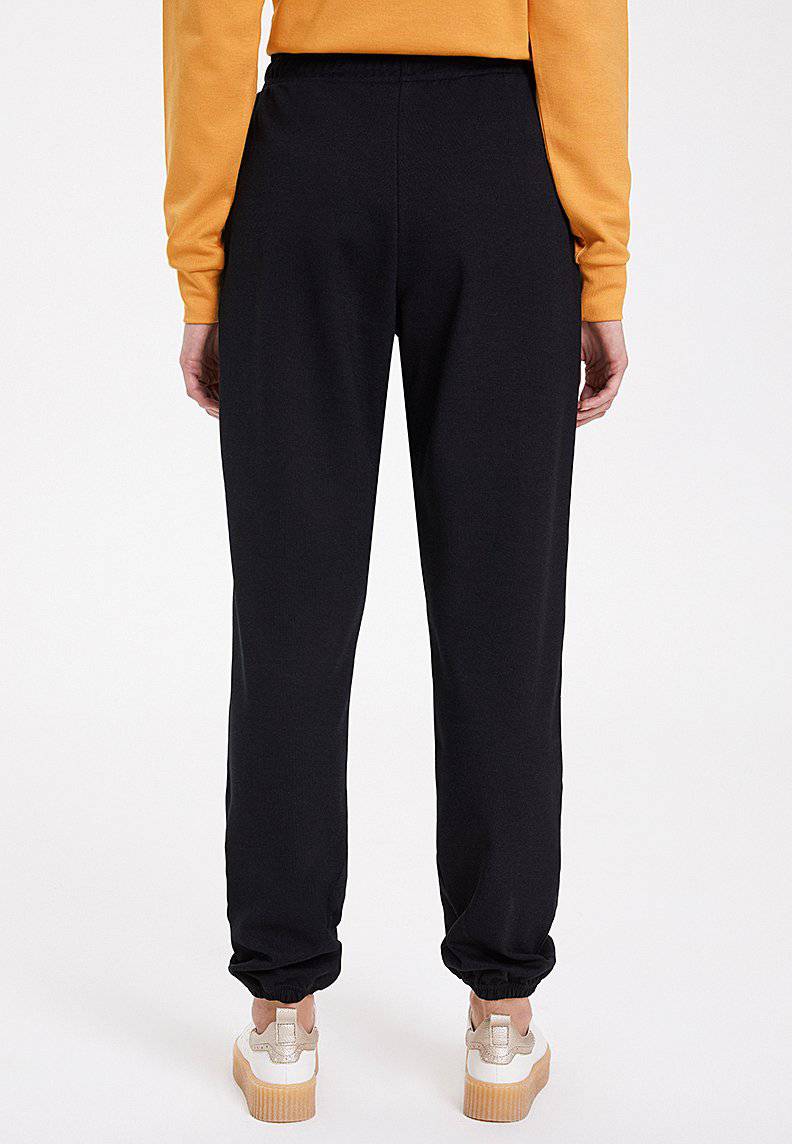 ESSENTIALS CUFFED JOGGER in Black - Sweatpant - Westmark London EU(TR) Store Organik Pamuklu Sürdürülebilir Moda